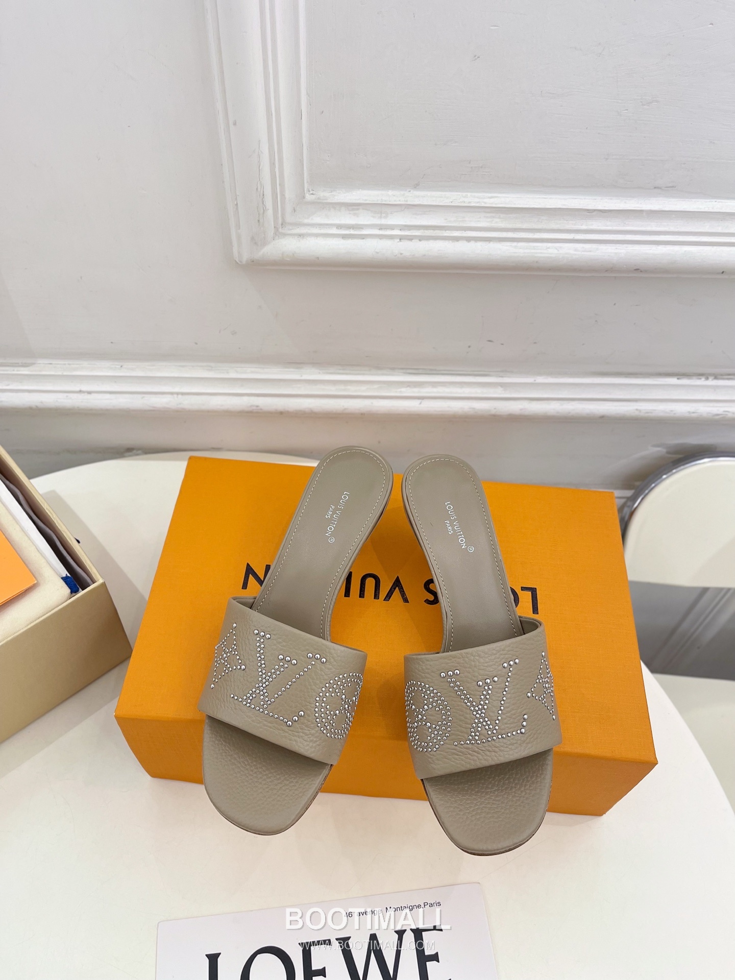 Louis Vuitton 6AM Studded Kitten Heel Mule Calfskin Leather Slides 루이비통 6AM 스터드 키튼힐 뮬 송아지 가죽 슬라이드 260cm -2 1