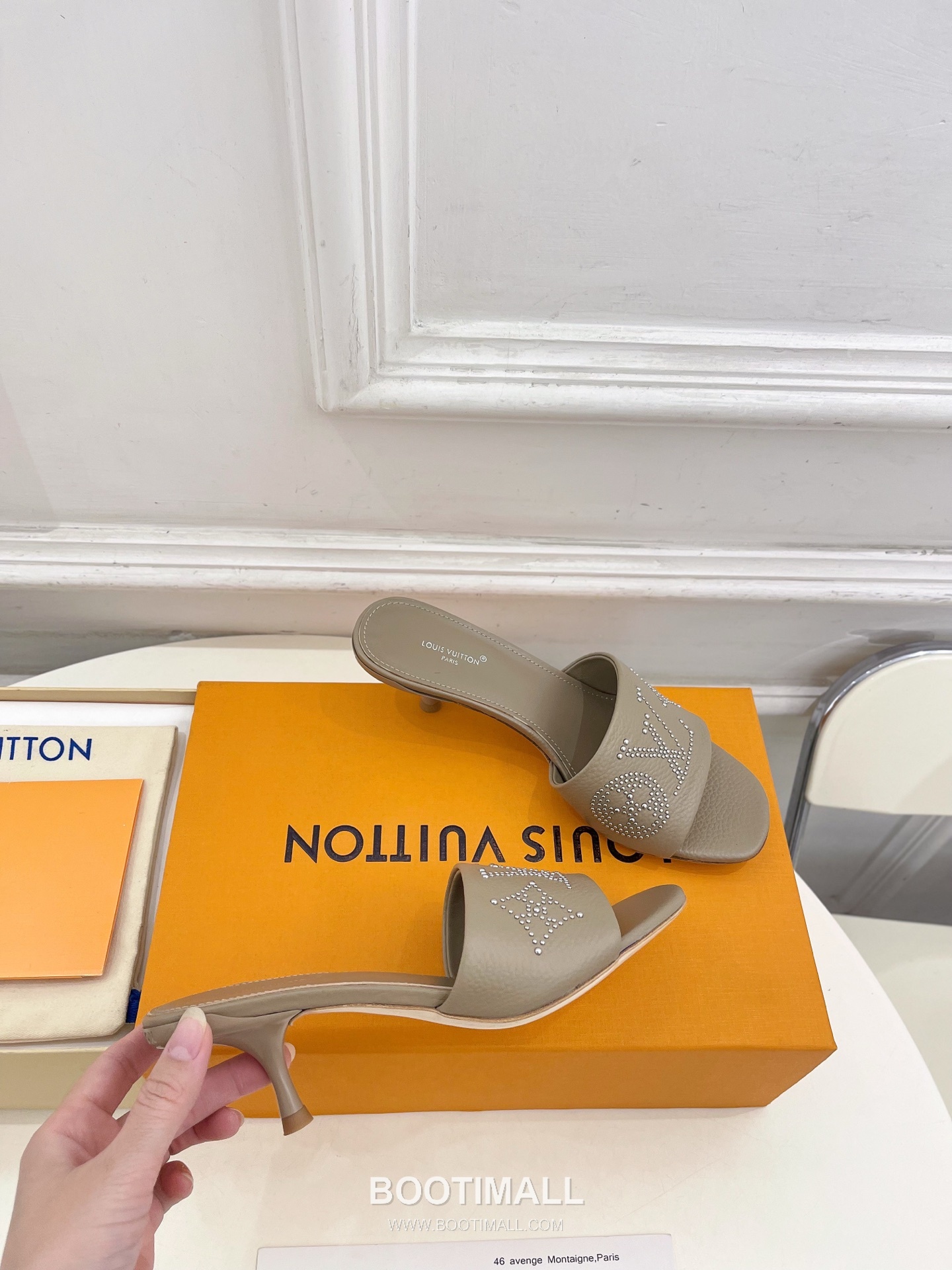 Louis Vuitton 6AM Studded Kitten Heel Mule Calfskin Leather Slides 루이비통 6AM 스터드 키튼힐 뮬 송아지 가죽 슬라이드 260cm -2 4