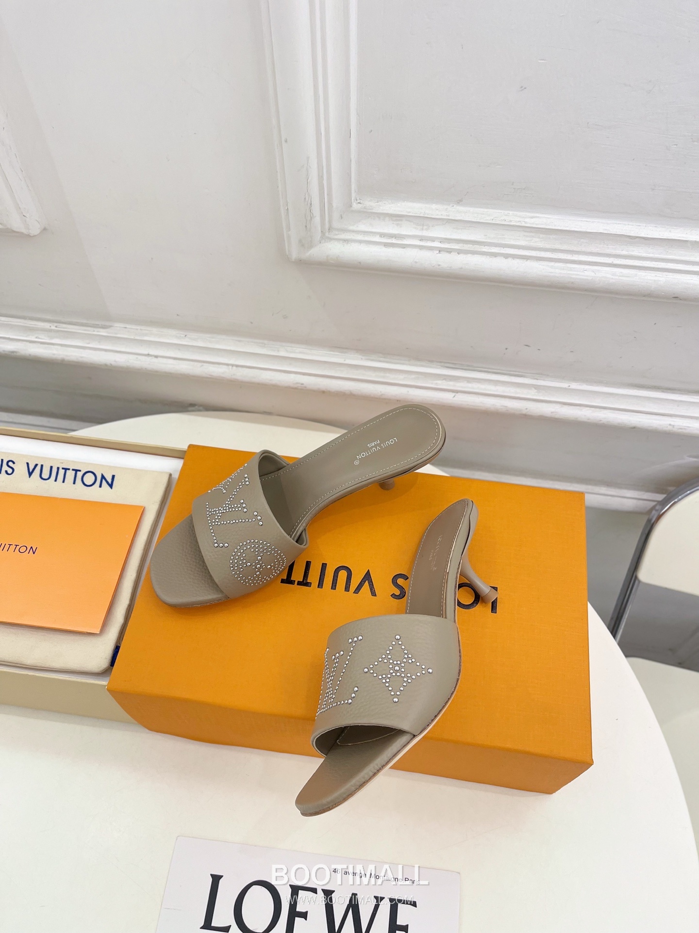 Louis Vuitton 6AM Studded Kitten Heel Mule Calfskin Leather Slides 루이비통 6AM 스터드 키튼힐 뮬 송아지 가죽 슬라이드 260cm -2 5