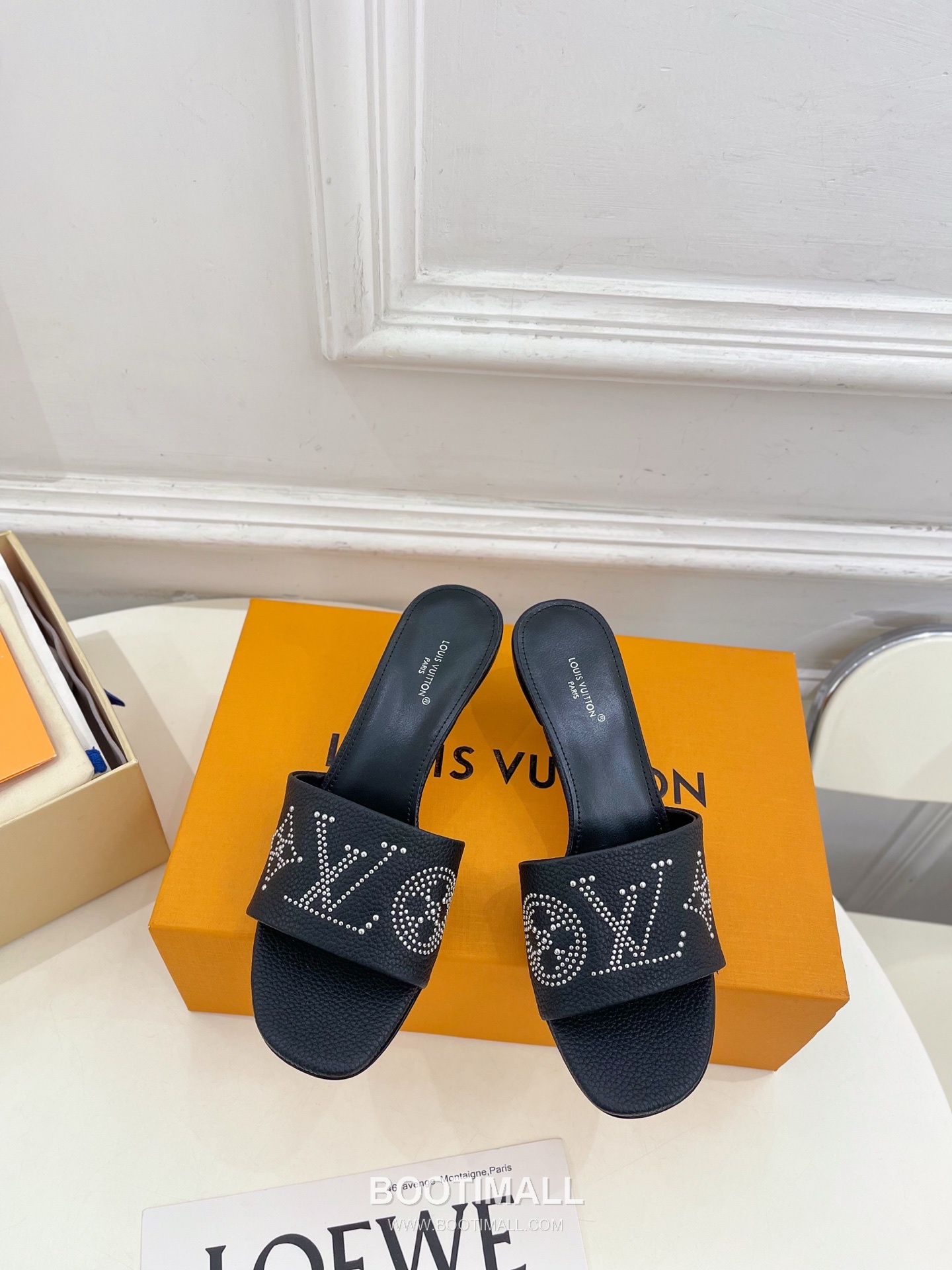 Louis Vuitton 6AM Studded Kitten Heel Mule Calfskin Leather Slides 루이비통 6AM 스터드 키튼힐 뮬 송아지 가죽 슬라이드 260cm -2 1