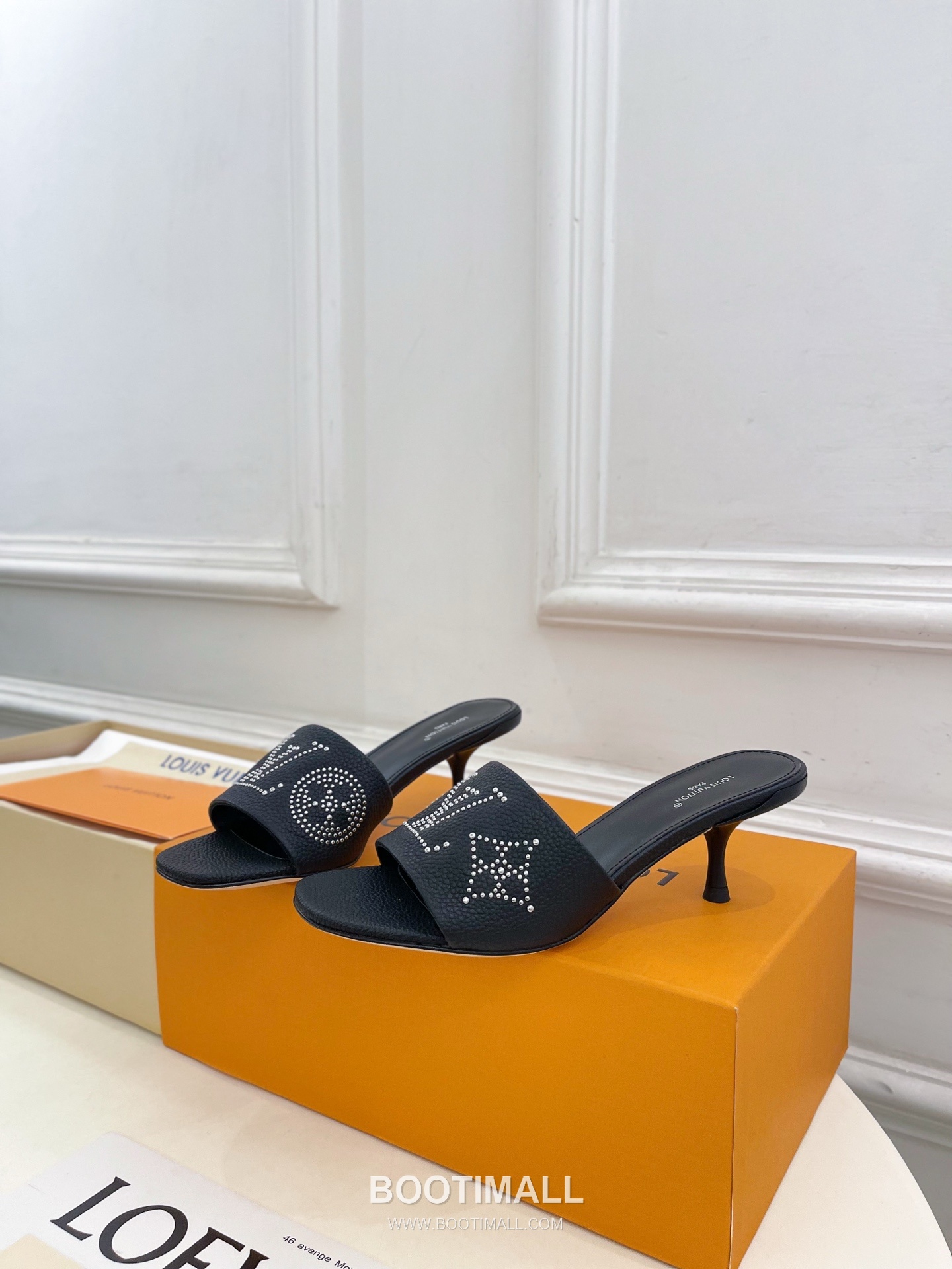 Louis Vuitton 6AM Studded Kitten Heel Mule Calfskin Leather Slides 루이비통 6AM 스터드 키튼힐 뮬 송아지 가죽 슬라이드 260cm -2 3