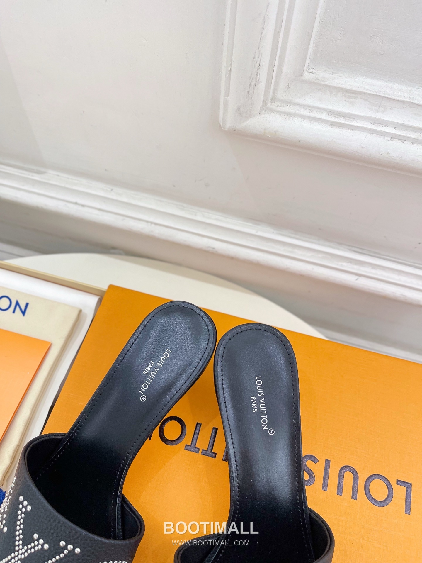 Louis Vuitton 6AM Studded Kitten Heel Mule Calfskin Leather Slides 루이비통 6AM 스터드 키튼힐 뮬 송아지 가죽 슬라이드 260cm -2 8