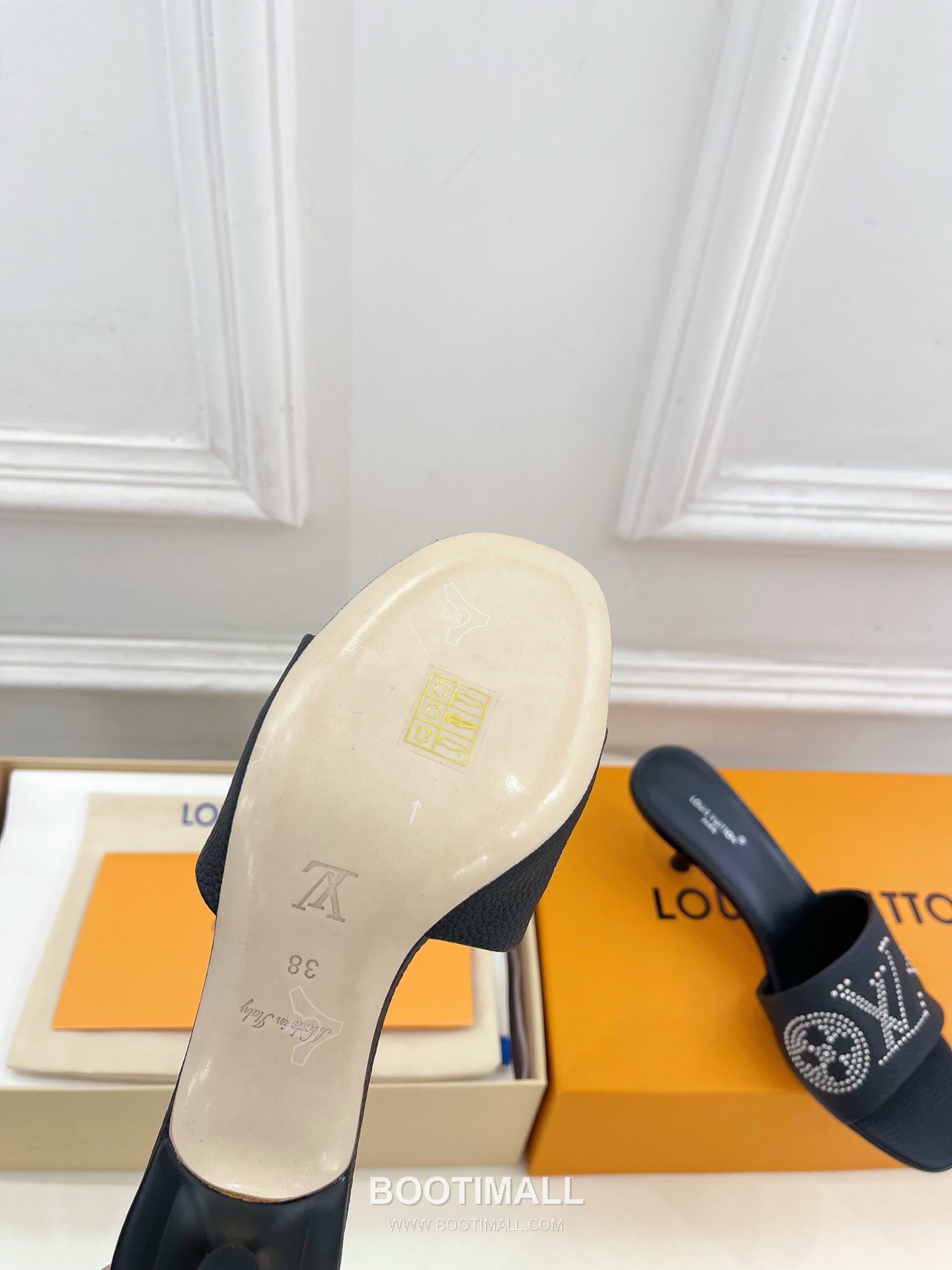 Louis Vuitton 6AM Studded Kitten Heel Mule Calfskin Leather Slides 루이비통 6AM 스터드 키튼힐 뮬 송아지 가죽 슬라이드 260cm -2 9