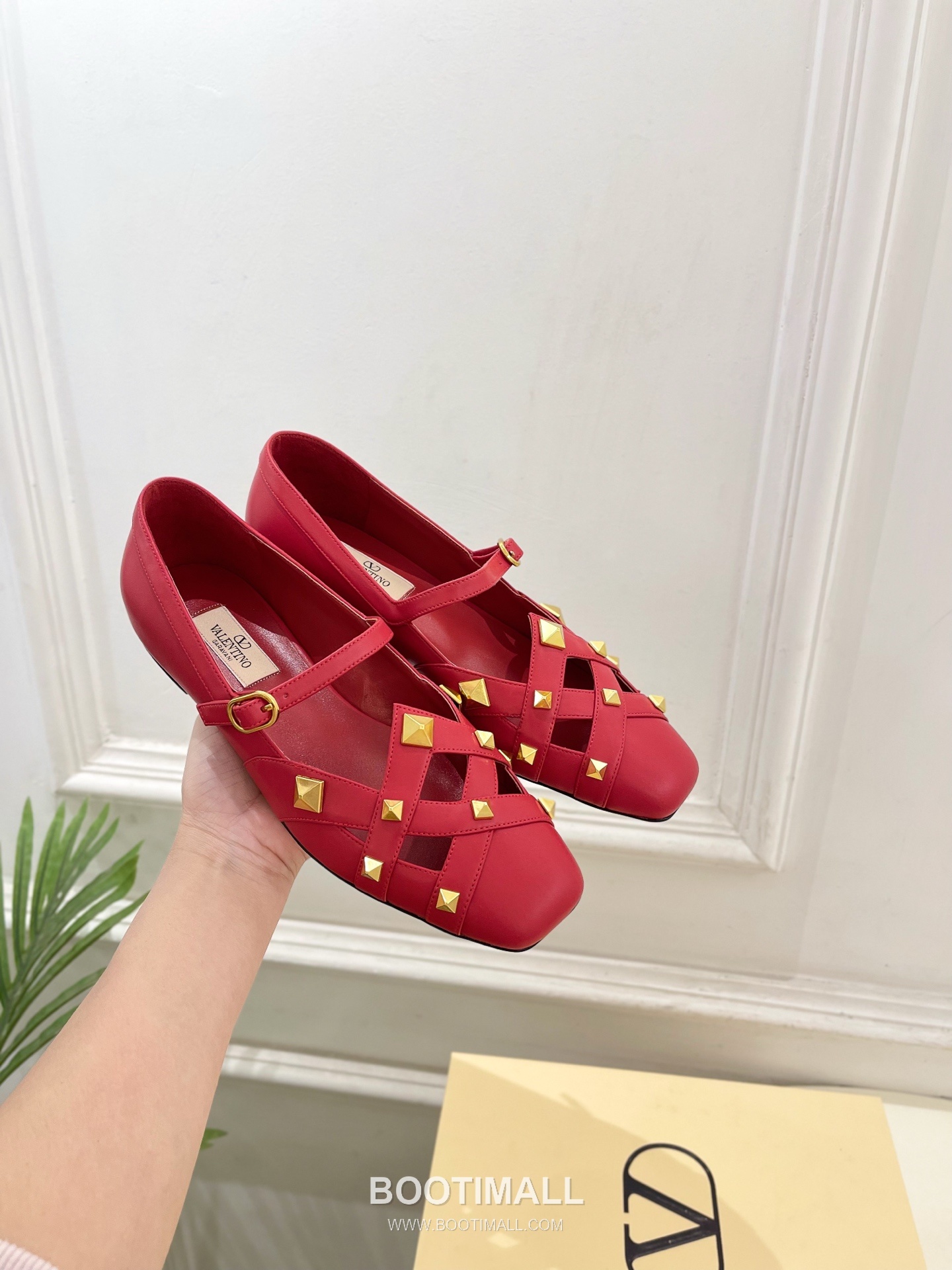 Valentino Garavani Roman Stud Studdy Ballet Flat Lambskin Gold V Buckle Shoes 발렌티노 가라바니 로만 스터드 스터디 발레 플랫 램스킨 골드 V 버클 슈즈 5