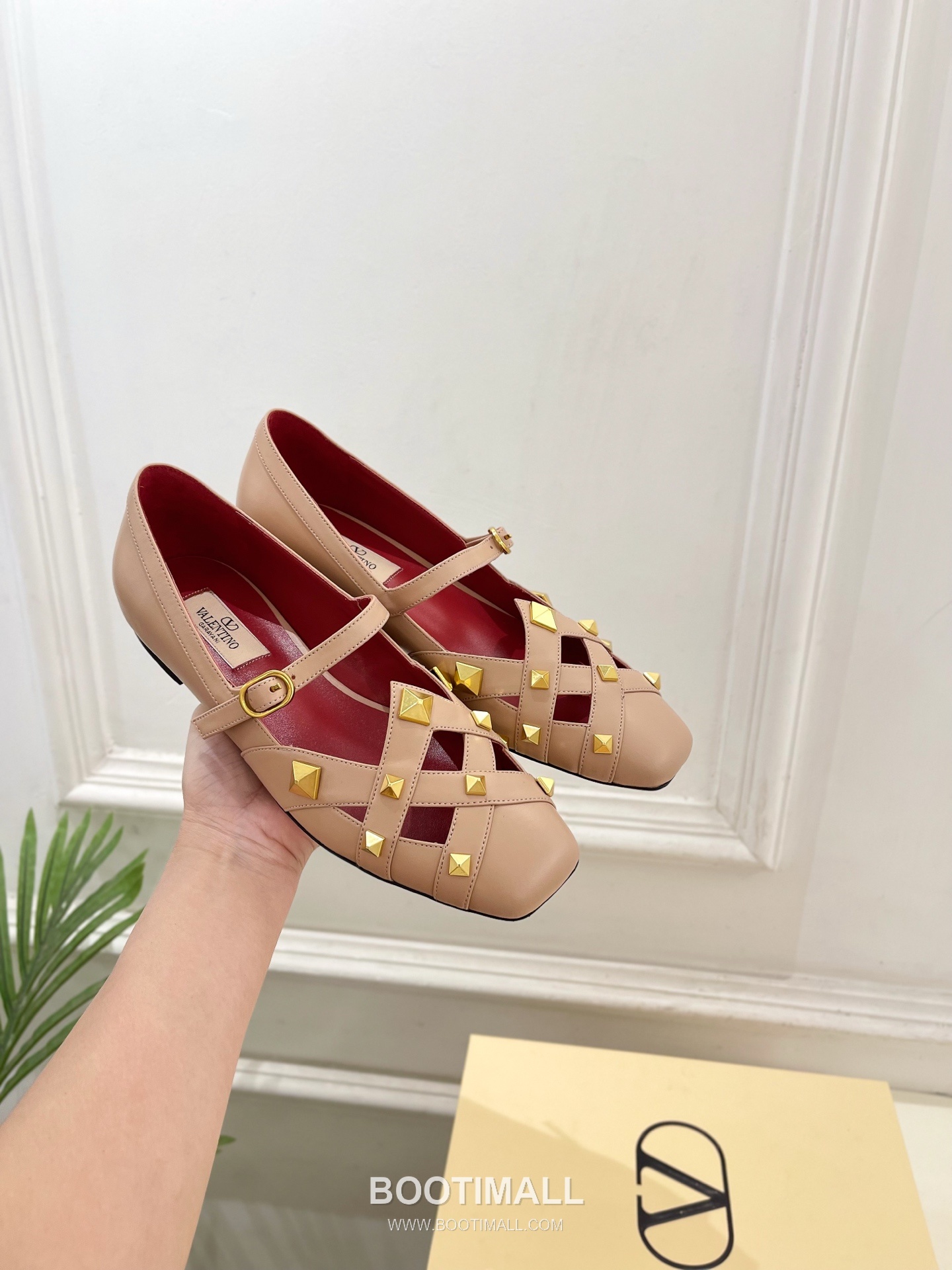 Valentino Garavani Roman Stud Studdy Ballet Flat Lambskin Gold V Buckle Shoes 발렌티노 가라바니 로만 스터드 스터디 발레 플랫 램스킨 골드 V 버클 슈즈 5
