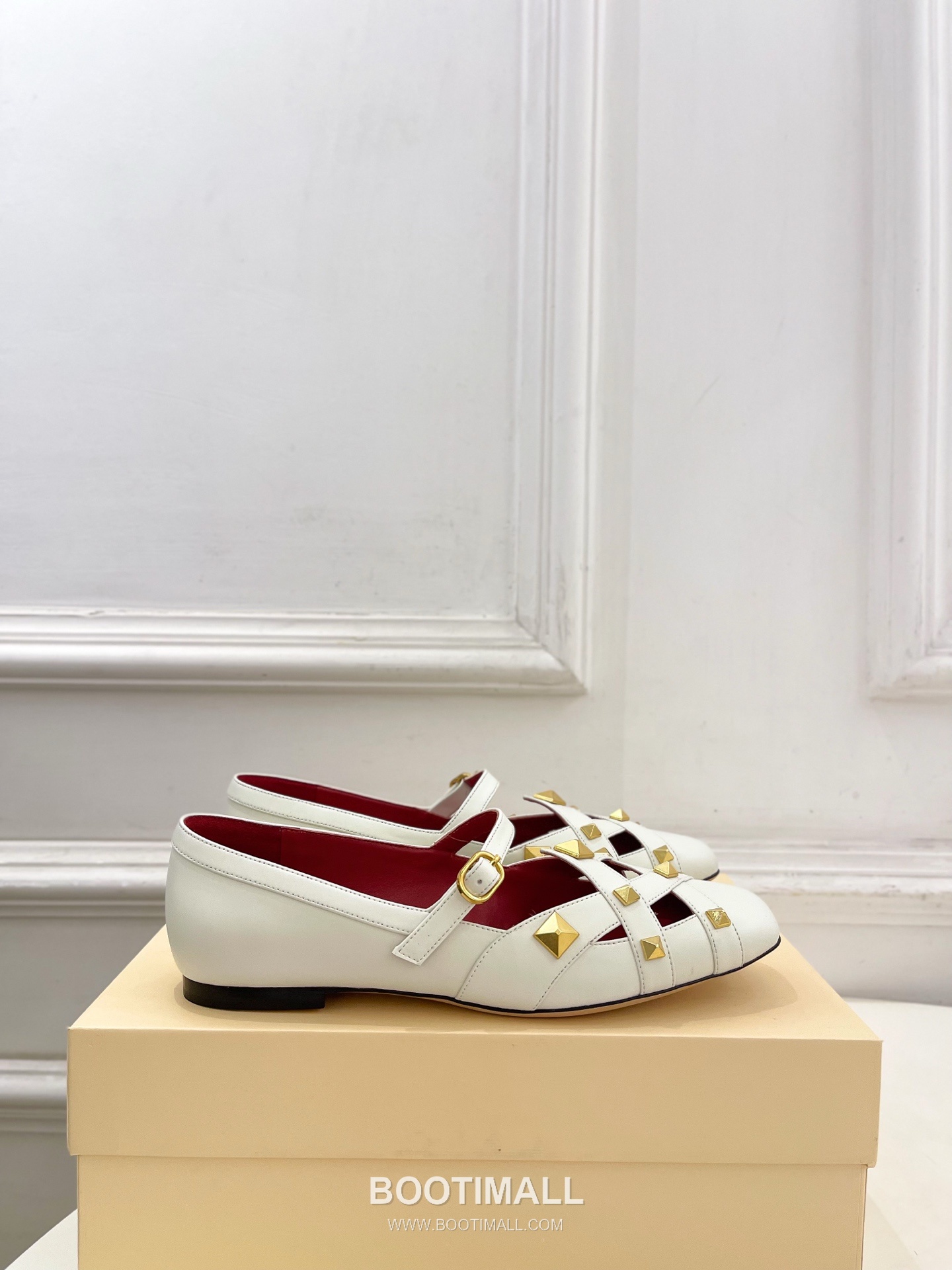 Valentino Garavani Roman Stud Studdy Ballet Flat Lambskin Gold V Buckle Shoes 발렌티노 가라바니 로만 스터드 스터디 발레 플랫 램스킨 골드 V 버클 슈즈 2