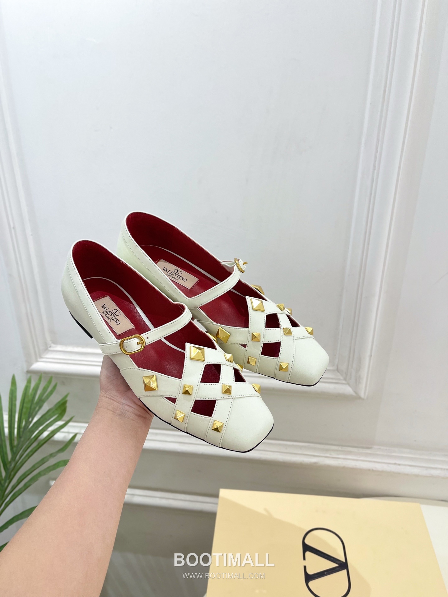 Valentino Garavani Roman Stud Studdy Ballet Flat Lambskin Gold V Buckle Shoes 발렌티노 가라바니 로만 스터드 스터디 발레 플랫 램스킨 골드 V 버클 슈즈 5