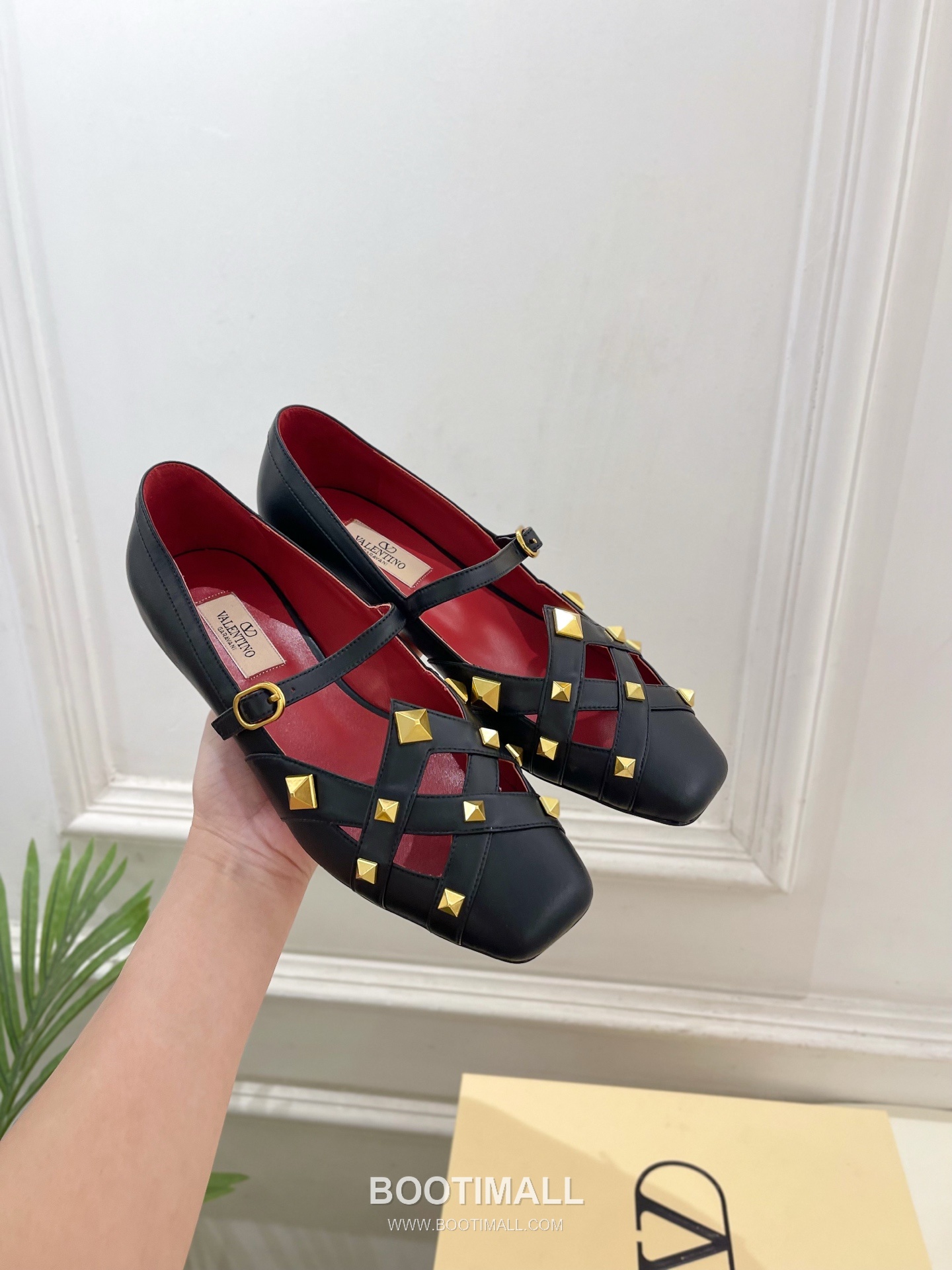 Valentino Garavani Roman Stud Studdy Ballet Flat Lambskin Gold V Buckle Shoes 발렌티노 가라바니 로만 스터드 스터디 발레 플랫 램스킨 골드 V 버클 슈즈 5