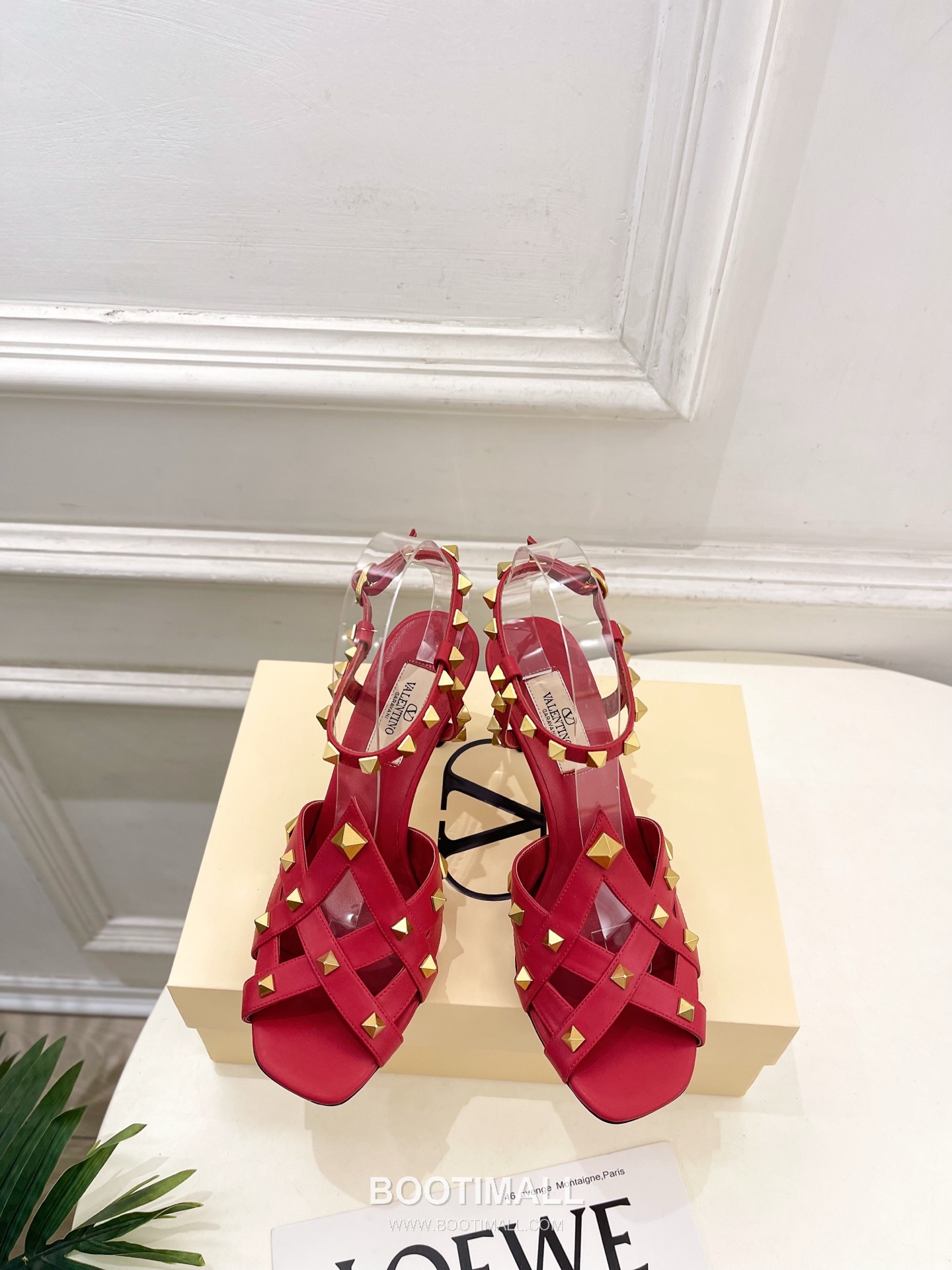 Valentino Garavani Studdy Roman Stud V Logo Pointed Toe Ankle Strap High Heel Sandals 발렌티노 가라바니 스터디 로만 스터드 V 로고 포인티드 토 앵클 스트랩 하이힐 샌들 1