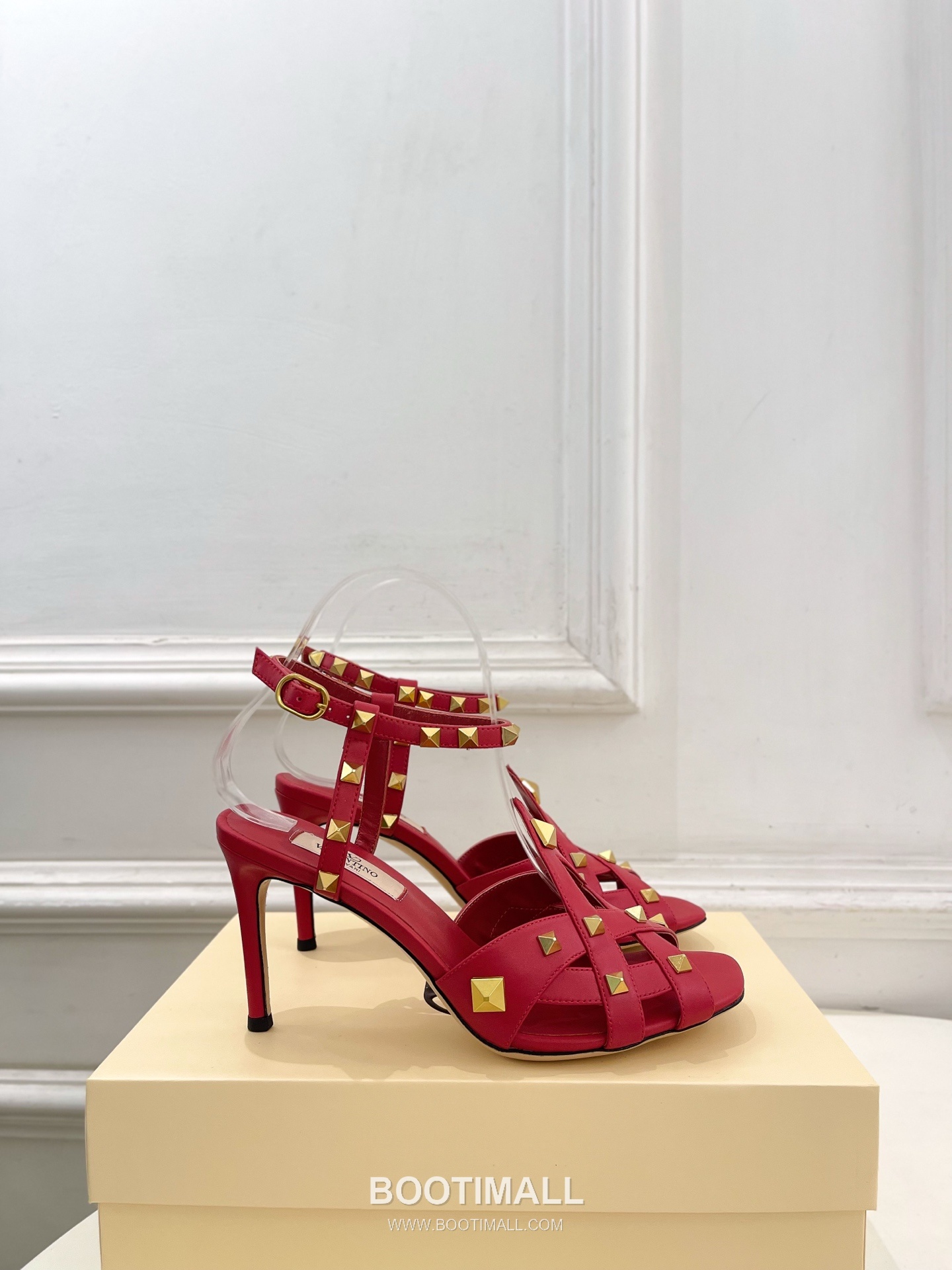 Valentino Garavani Studdy Roman Stud V Logo Pointed Toe Ankle Strap High Heel Sandals 발렌티노 가라바니 스터디 로만 스터드 V 로고 포인티드 토 앵클 스트랩 하이힐 샌들 2