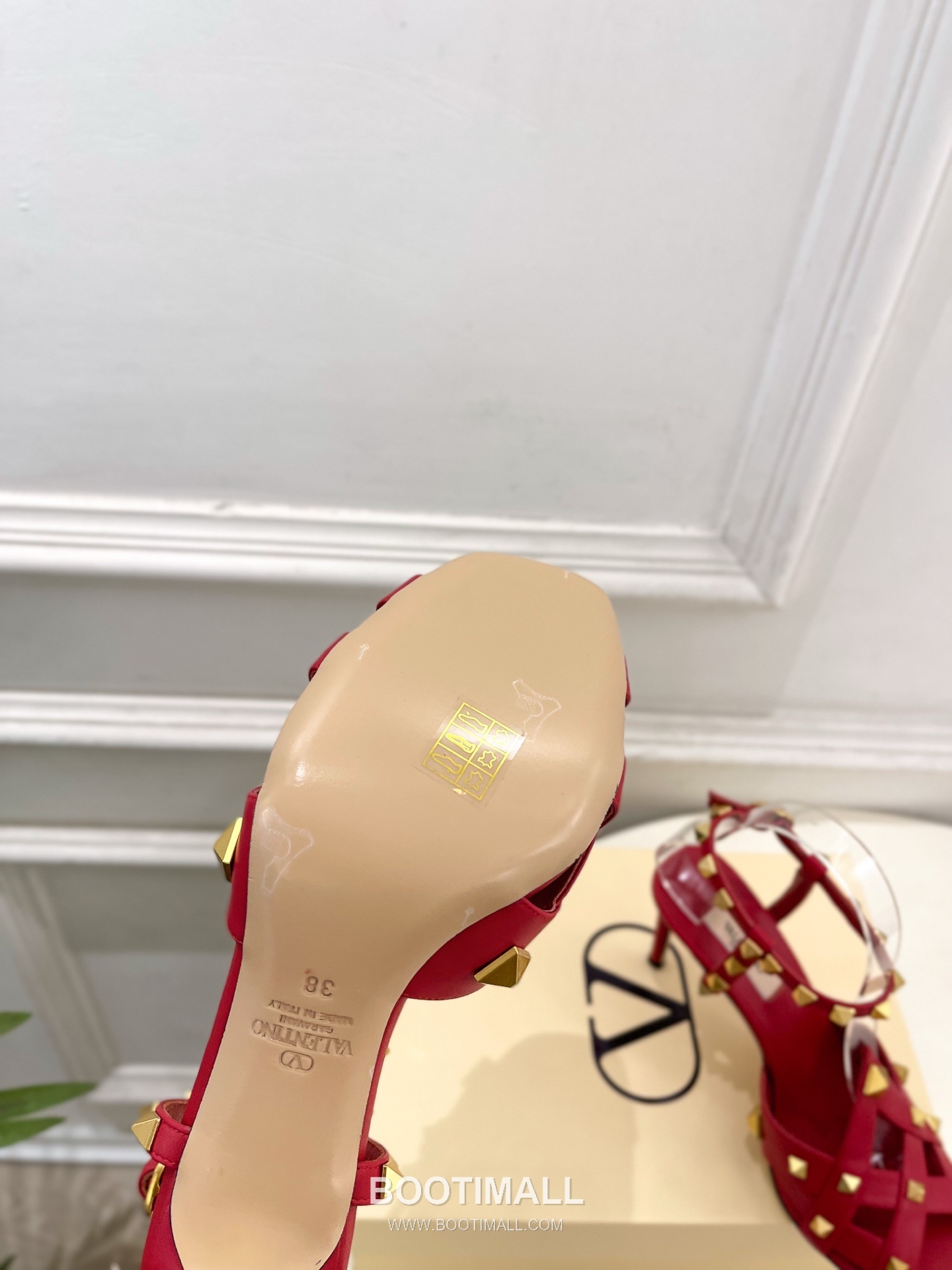Valentino Garavani Studdy Roman Stud V Logo Pointed Toe Ankle Strap High Heel Sandals 발렌티노 가라바니 스터디 로만 스터드 V 로고 포인티드 토 앵클 스트랩 하이힐 샌들 9