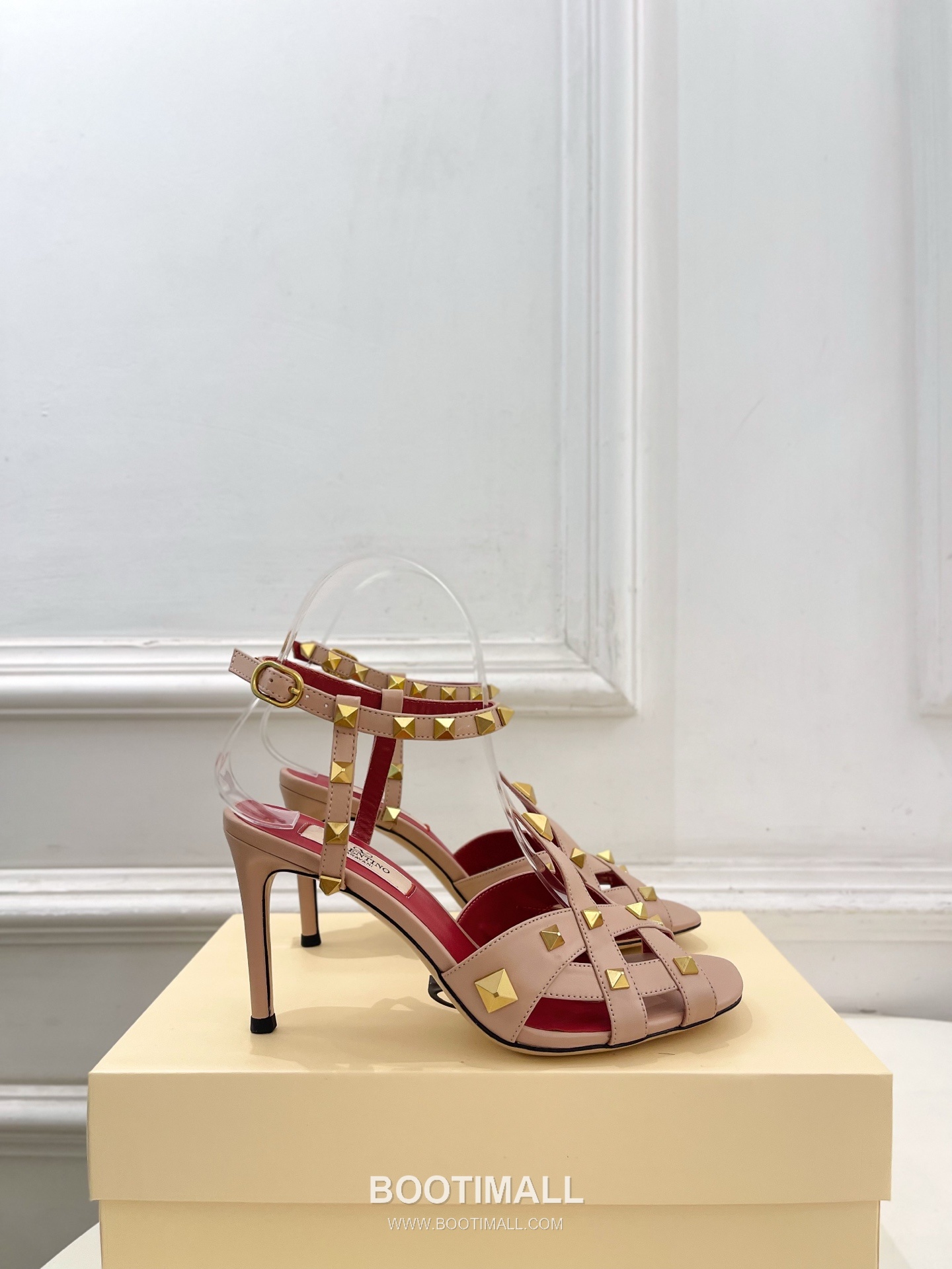 Valentino Garavani Studdy Roman Stud V Logo Pointed Toe Ankle Strap High Heel Sandals 발렌티노 가라바니 스터디 로만 스터드 V 로고 포인티드 토 앵클 스트랩 하이힐 샌들 2