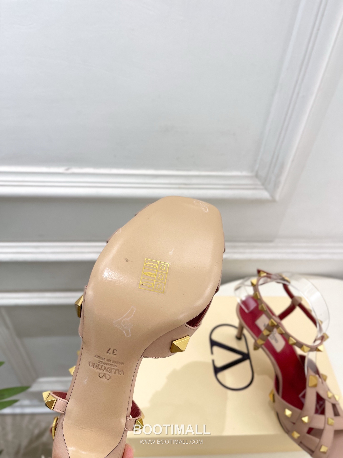 Valentino Garavani Studdy Roman Stud V Logo Pointed Toe Ankle Strap High Heel Sandals 발렌티노 가라바니 스터디 로만 스터드 V 로고 포인티드 토 앵클 스트랩 하이힐 샌들 8