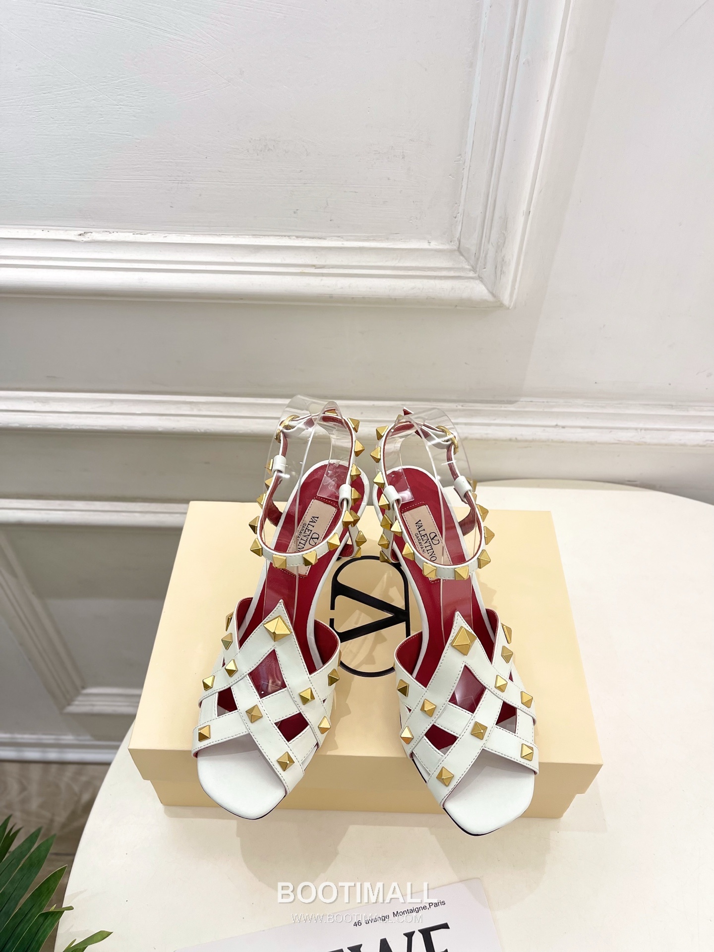 Valentino Garavani Studdy Roman Stud V Logo Pointed Toe Ankle Strap High Heel Sandals 발렌티노 가라바니 스터디 로만 스터드 V 로고 포인티드 토 앵클 스트랩 하이힐 샌들 1