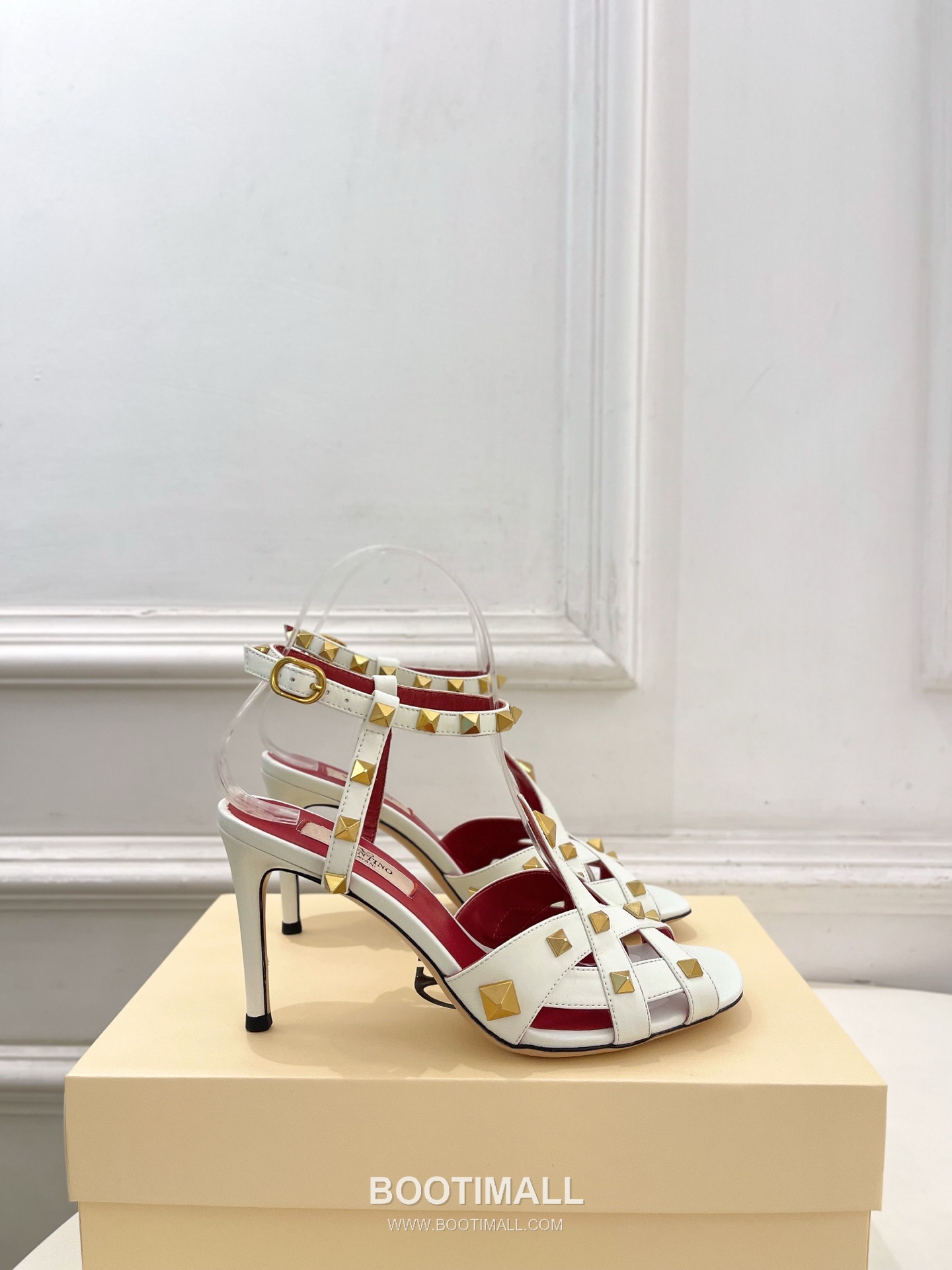 Valentino Garavani Studdy Roman Stud V Logo Pointed Toe Ankle Strap High Heel Sandals 발렌티노 가라바니 스터디 로만 스터드 V 로고 포인티드 토 앵클 스트랩 하이힐 샌들 2