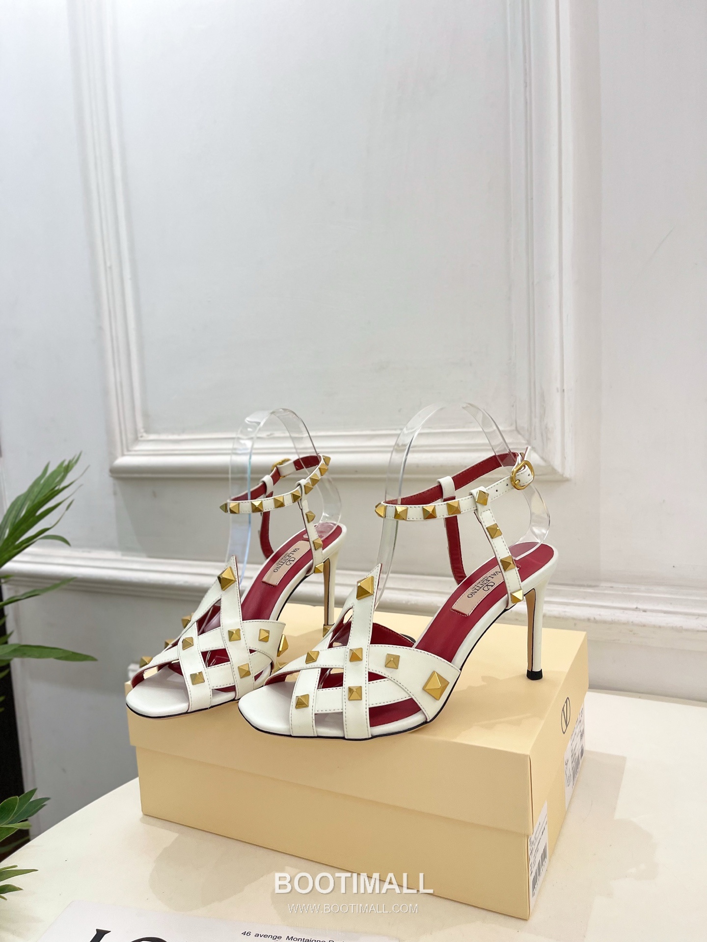 Valentino Garavani Studdy Roman Stud V Logo Pointed Toe Ankle Strap High Heel Sandals 발렌티노 가라바니 스터디 로만 스터드 V 로고 포인티드 토 앵클 스트랩 하이힐 샌들 3