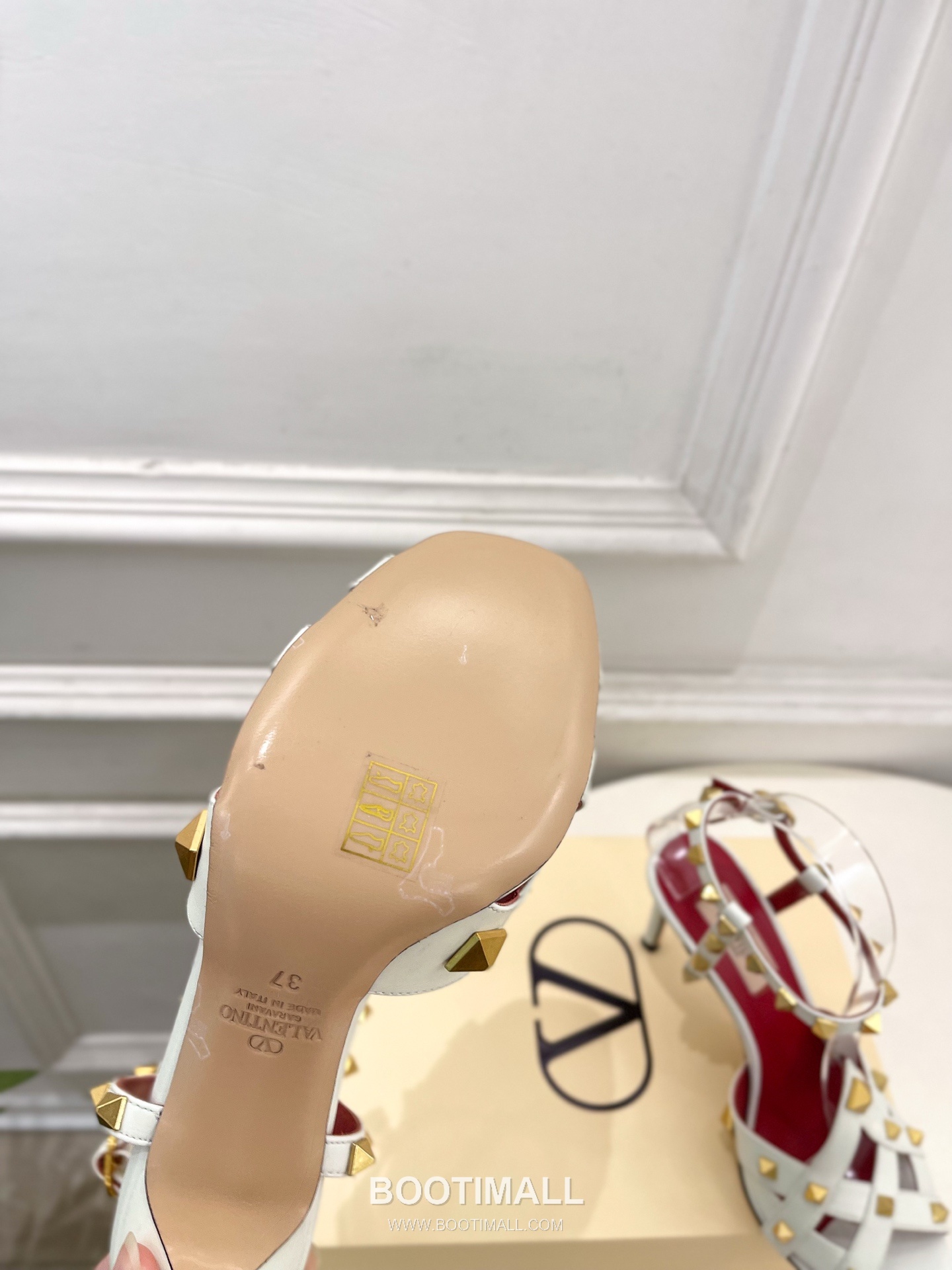 Valentino Garavani Studdy Roman Stud V Logo Pointed Toe Ankle Strap High Heel Sandals 발렌티노 가라바니 스터디 로만 스터드 V 로고 포인티드 토 앵클 스트랩 하이힐 샌들 9