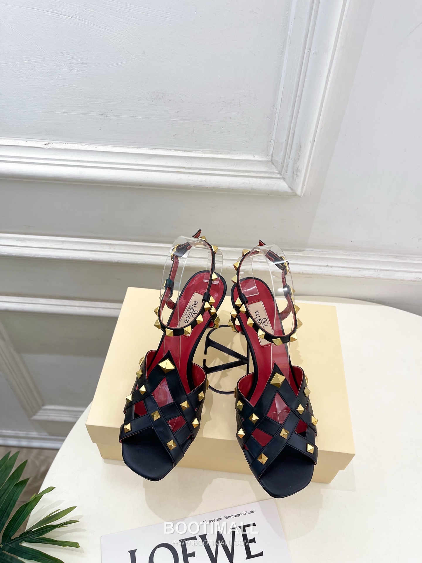 Valentino Garavani Studdy Roman Stud V Logo Pointed Toe Ankle Strap High Heel Sandals 발렌티노 가라바니 스터디 로만 스터드 V 로고 포인티드 토 앵클 스트랩 하이힐 샌들 1