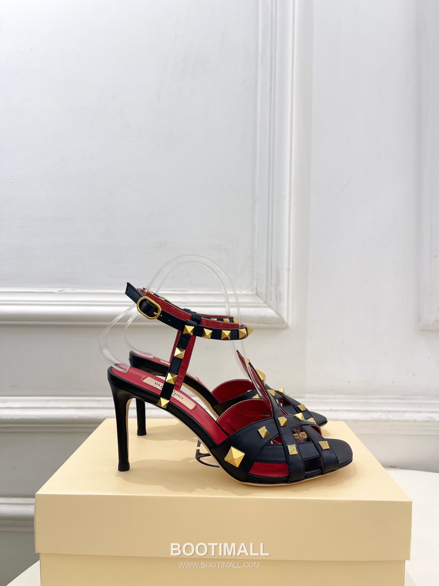 Valentino Garavani Studdy Roman Stud V Logo Pointed Toe Ankle Strap High Heel Sandals 발렌티노 가라바니 스터디 로만 스터드 V 로고 포인티드 토 앵클 스트랩 하이힐 샌들 2