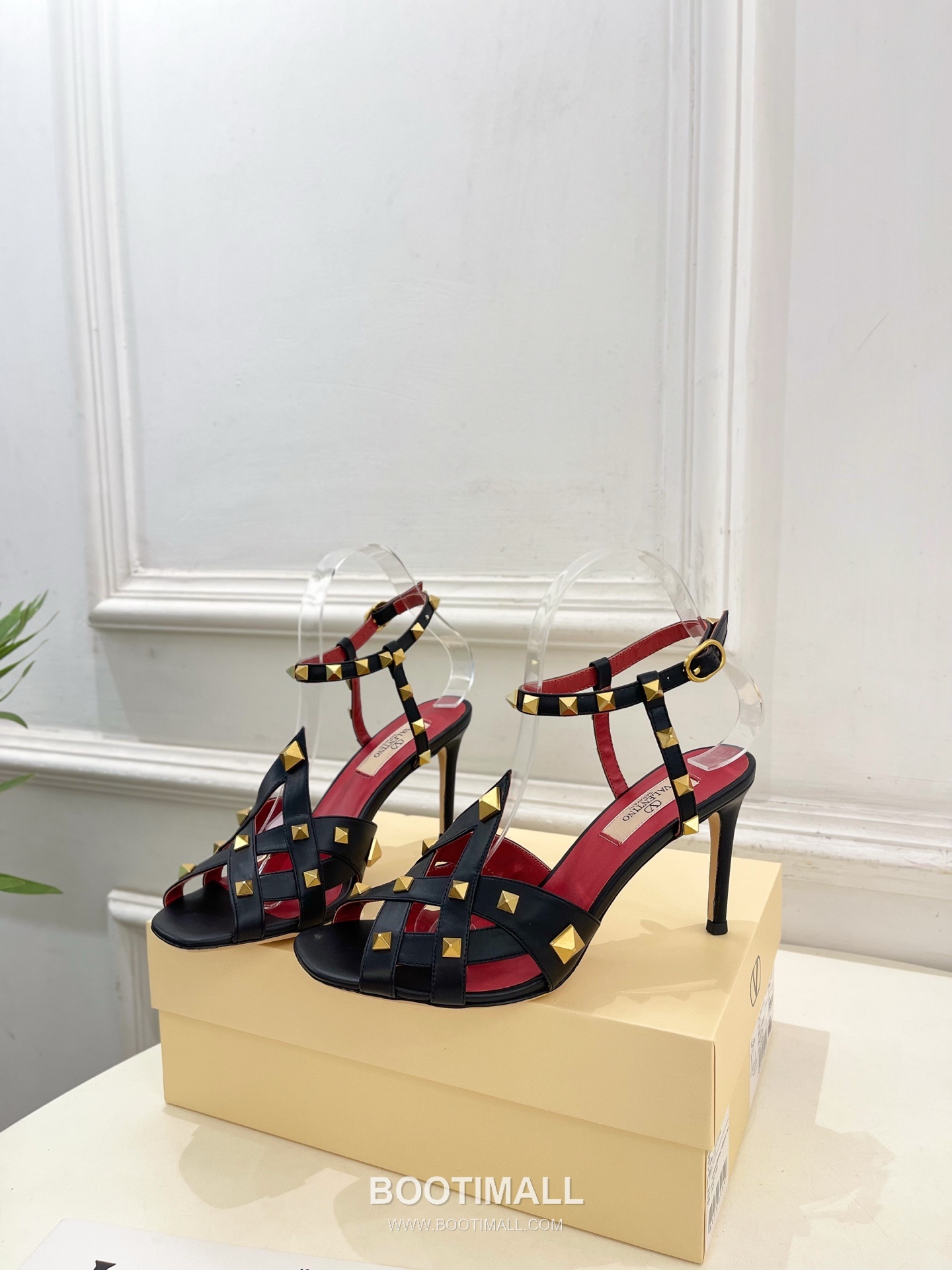 Valentino Garavani Studdy Roman Stud V Logo Pointed Toe Ankle Strap High Heel Sandals 발렌티노 가라바니 스터디 로만 스터드 V 로고 포인티드 토 앵클 스트랩 하이힐 샌들 3