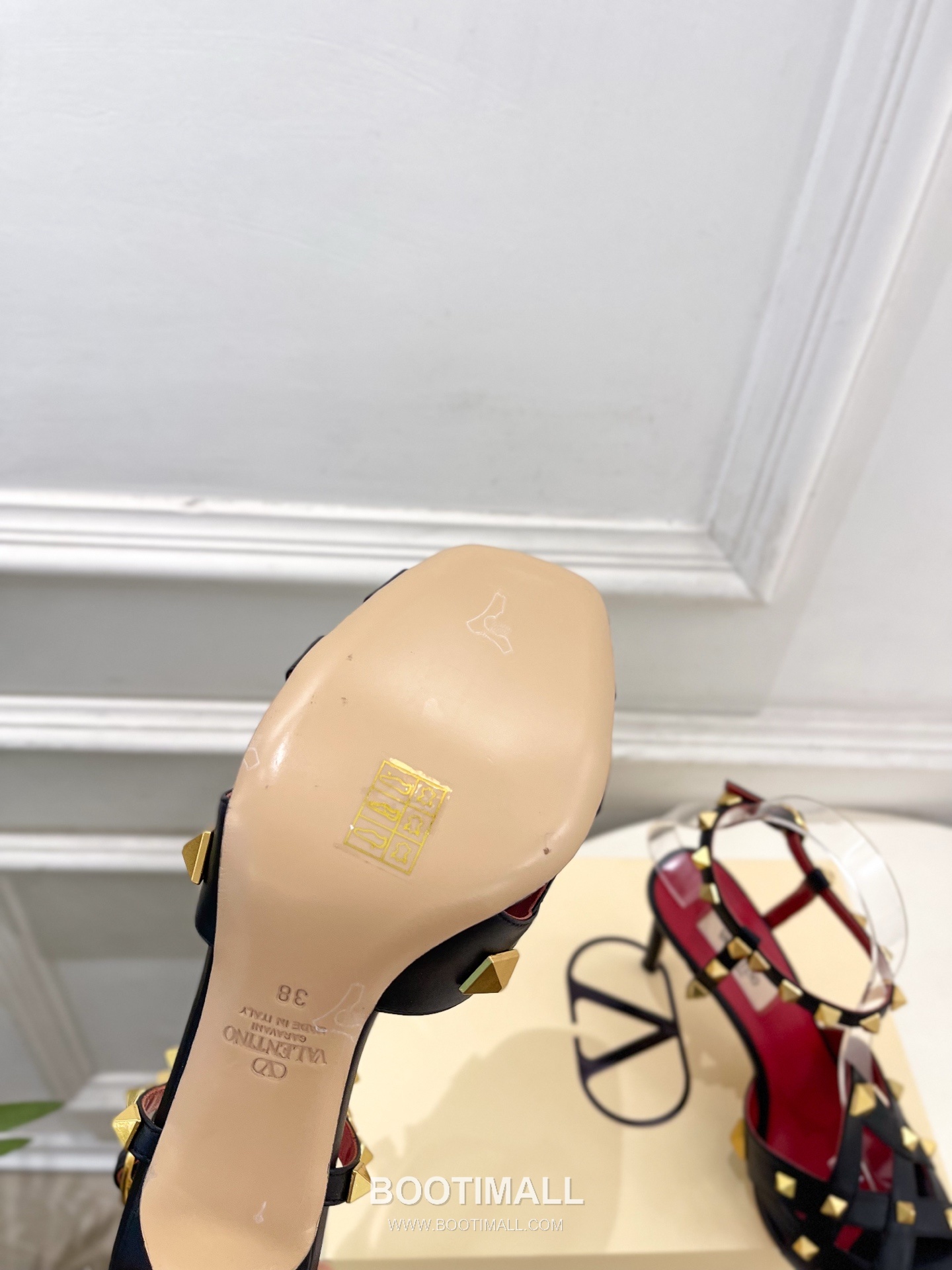 Valentino Garavani Studdy Roman Stud V Logo Pointed Toe Ankle Strap High Heel Sandals 발렌티노 가라바니 스터디 로만 스터드 V 로고 포인티드 토 앵클 스트랩 하이힐 샌들 9