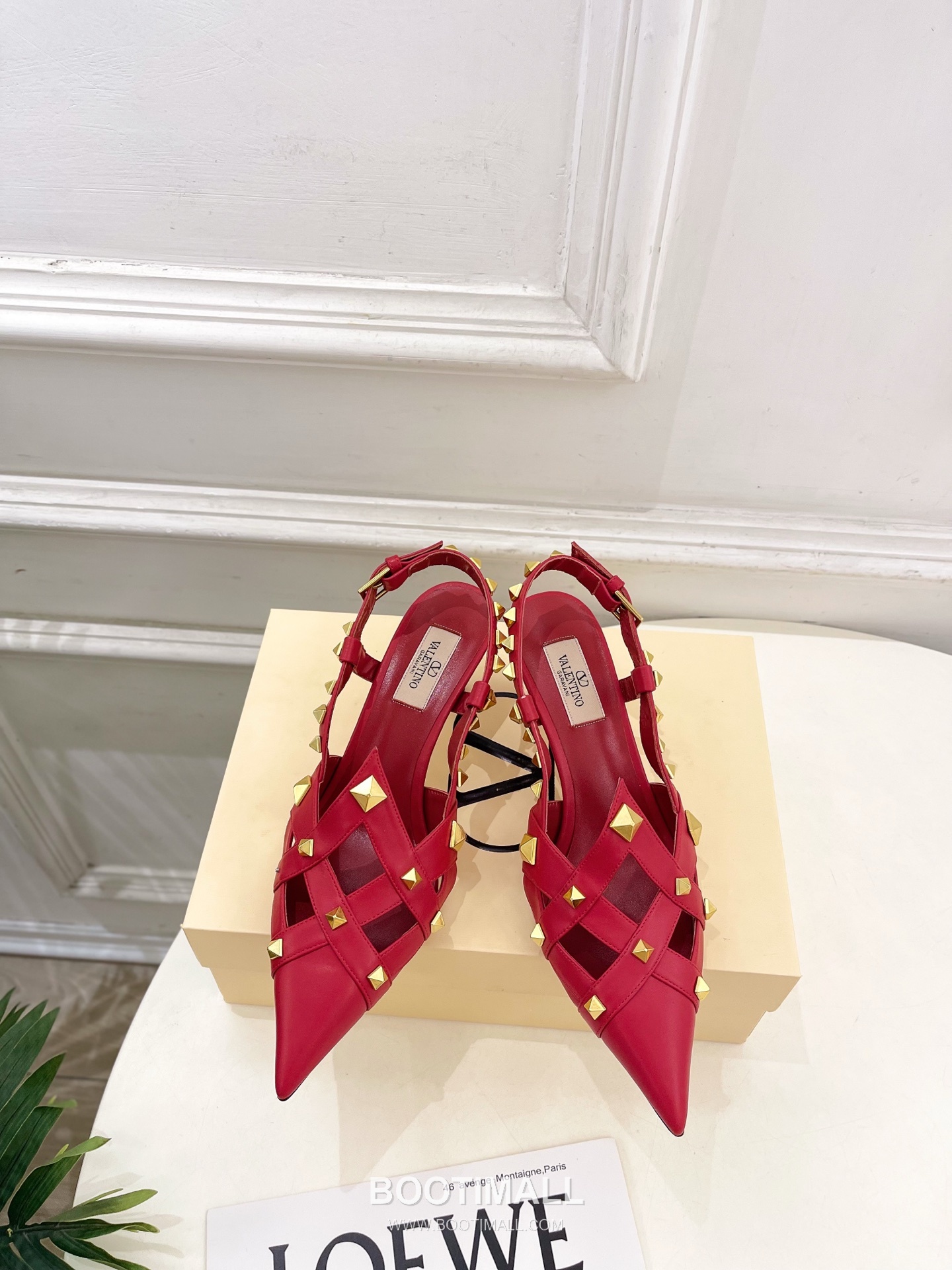 Valentino Garavani Studdy Roman Stud V Logo Buckle Ankle Strap Pointed Toe High Heel Sandals 발렌티노 가라바니 스터디 로만 스터드 V 로고 버클 앵클 스트랩 포인티드 토 하이힐 샌들 1