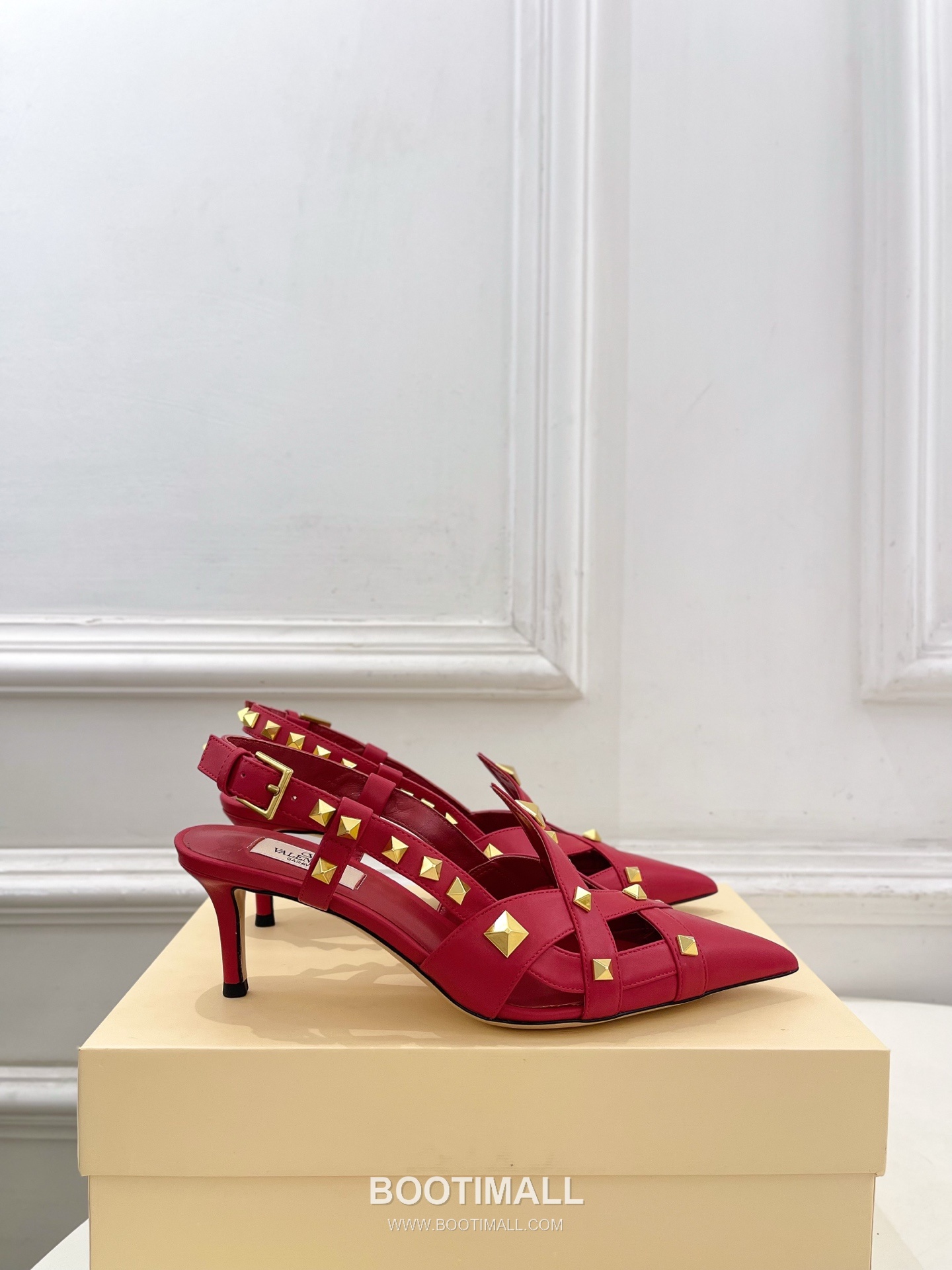 Valentino Garavani Studdy Roman Stud V Logo Buckle Ankle Strap Pointed Toe High Heel Sandals 발렌티노 가라바니 스터디 로만 스터드 V 로고 버클 앵클 스트랩 포인티드 토 하이힐 샌들 2