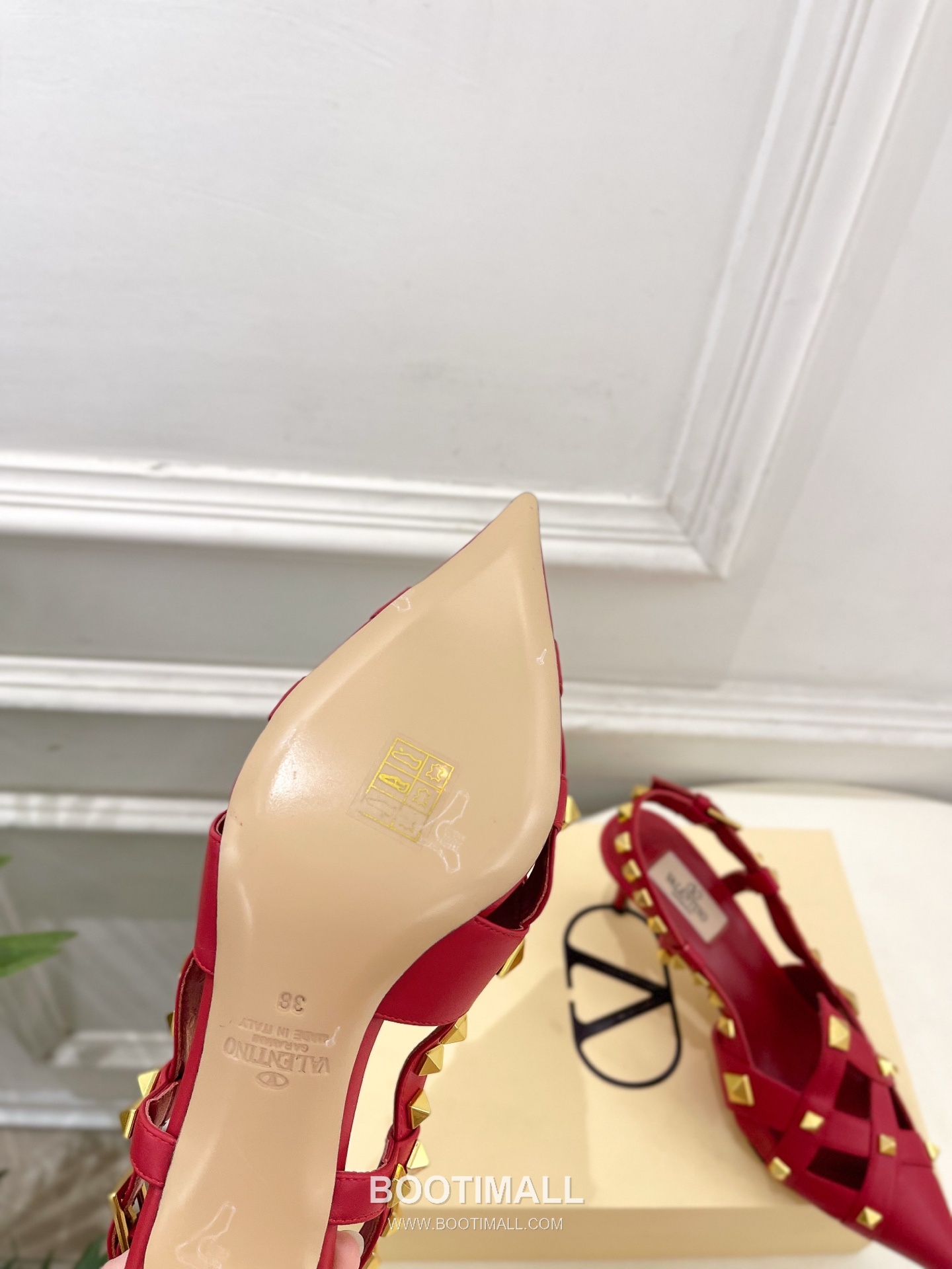 Valentino Garavani Studdy Roman Stud V Logo Buckle Ankle Strap Pointed Toe High Heel Sandals 발렌티노 가라바니 스터디 로만 스터드 V 로고 버클 앵클 스트랩 포인티드 토 하이힐 샌들 9