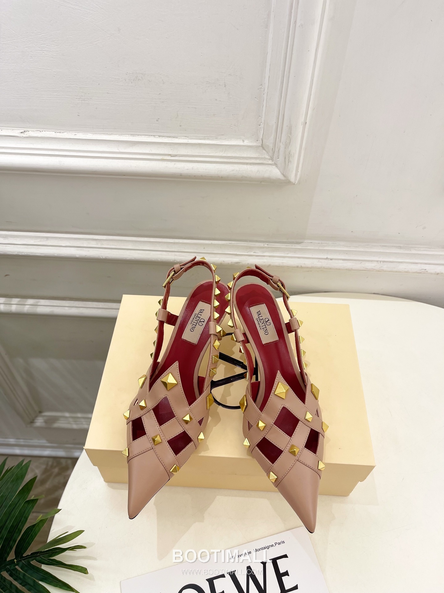 Valentino Garavani Studdy Roman Stud V Logo Buckle Ankle Strap Pointed Toe High Heel Sandals 발렌티노 가라바니 스터디 로만 스터드 V 로고 버클 앵클 스트랩 포인티드 토 하이힐 샌들 1