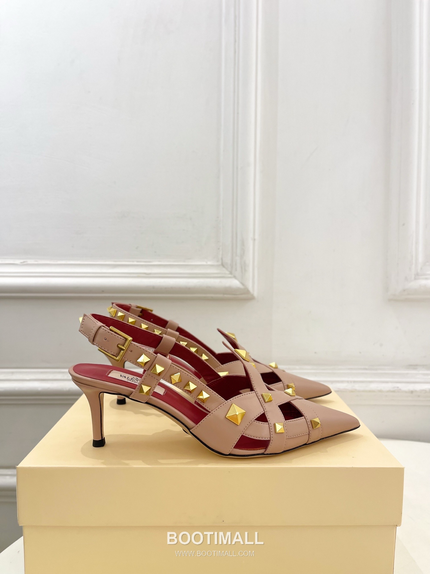 Valentino Garavani Studdy Roman Stud V Logo Buckle Ankle Strap Pointed Toe High Heel Sandals 발렌티노 가라바니 스터디 로만 스터드 V 로고 버클 앵클 스트랩 포인티드 토 하이힐 샌들 2