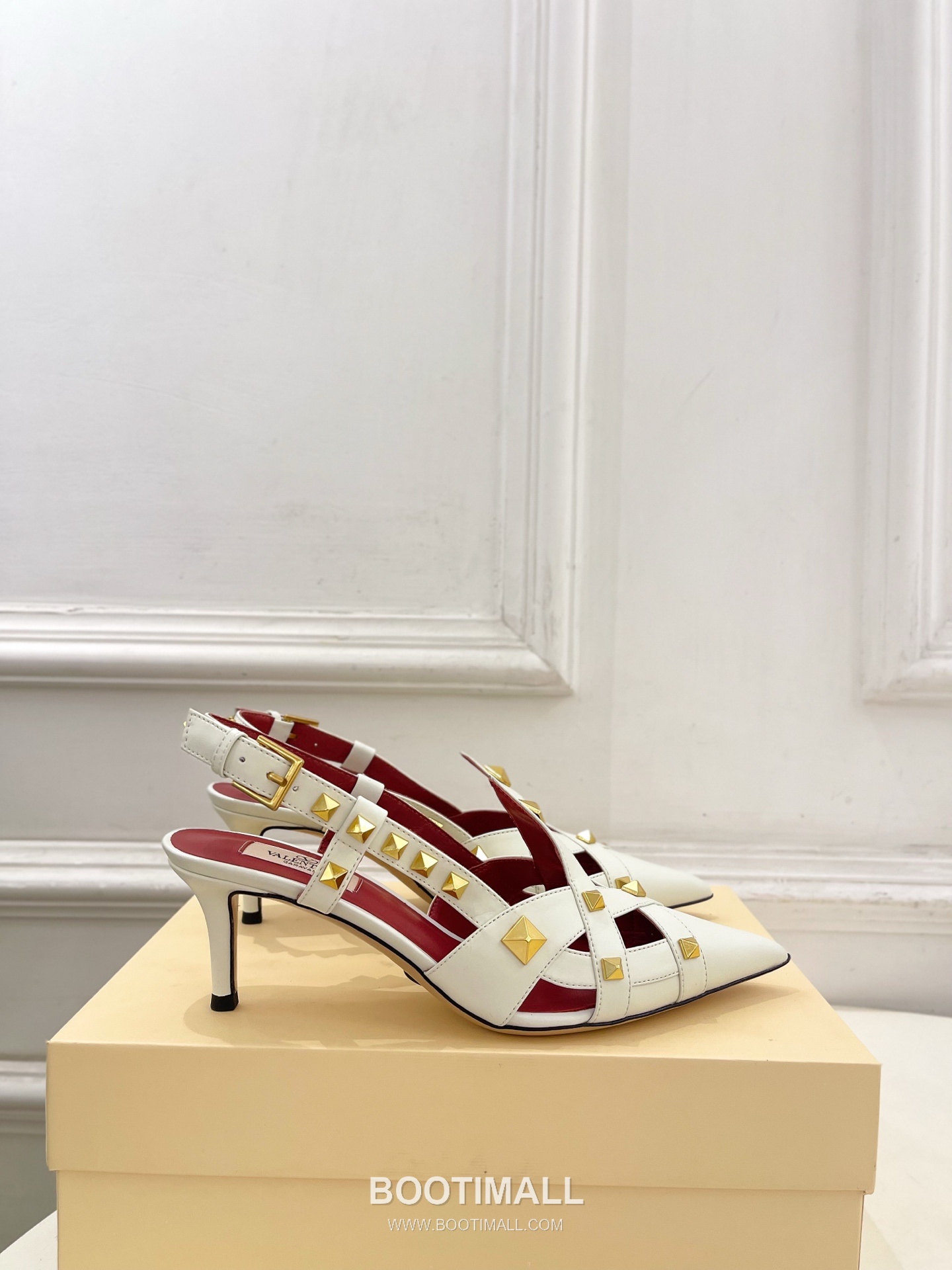 Valentino Garavani Studdy Roman Stud V Logo Buckle Ankle Strap Pointed Toe High Heel Sandals 발렌티노 가라바니 스터디 로만 스터드 V 로고 버클 앵클 스트랩 포인티드 토 하이힐 샌들 2