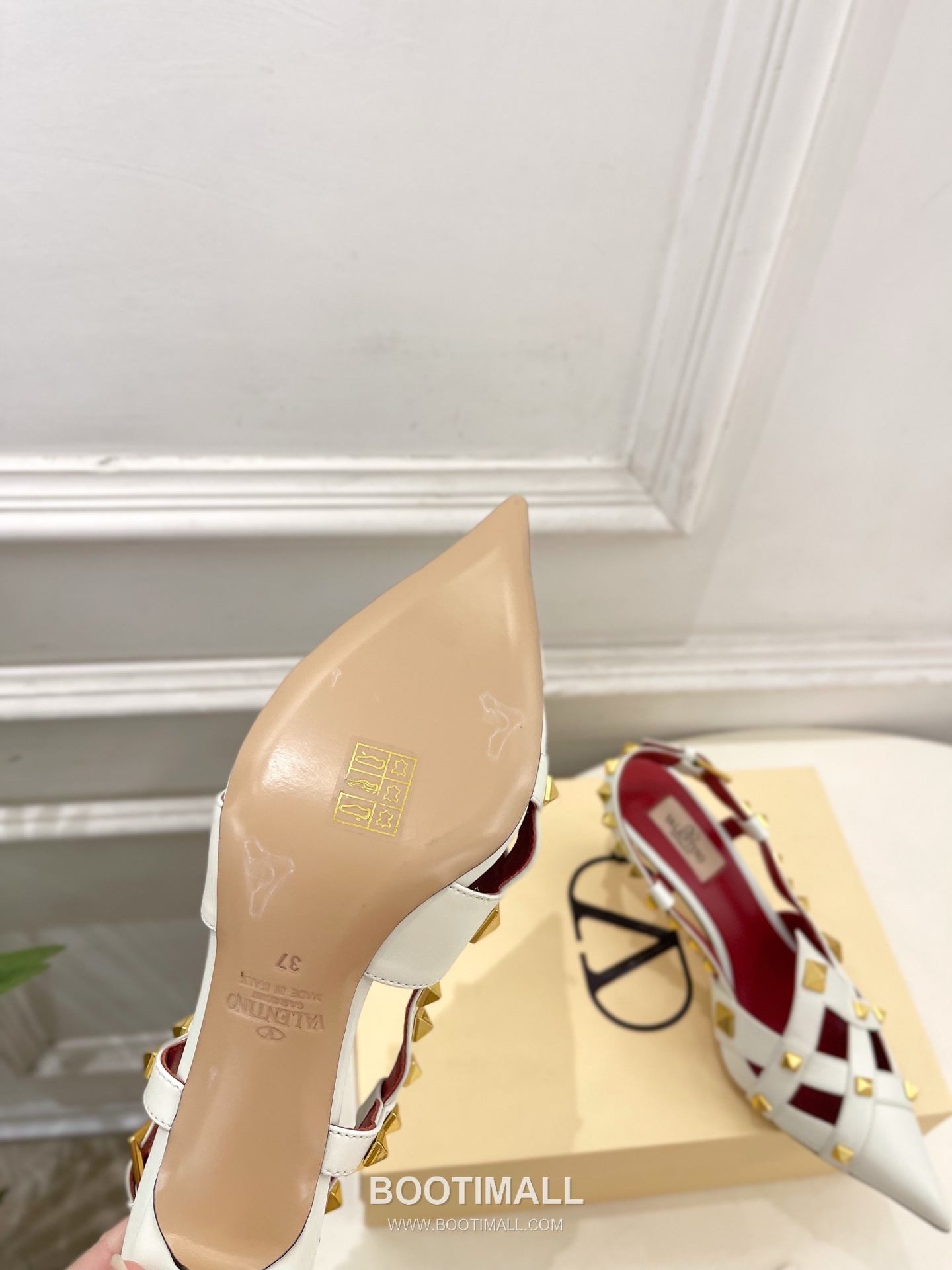 Valentino Garavani Studdy Roman Stud V Logo Buckle Ankle Strap Pointed Toe High Heel Sandals 발렌티노 가라바니 스터디 로만 스터드 V 로고 버클 앵클 스트랩 포인티드 토 하이힐 샌들 9