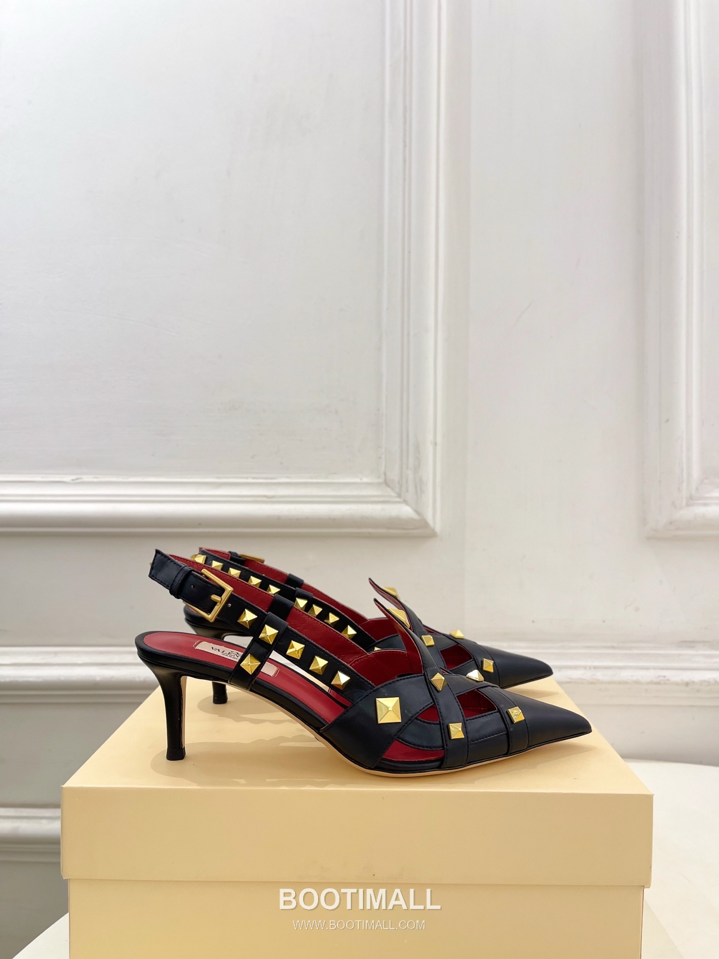 Valentino Garavani Studdy Roman Stud V Logo Buckle Ankle Strap Pointed Toe High Heel Sandals 발렌티노 가라바니 스터디 로만 스터드 V 로고 버클 앵클 스트랩 포인티드 토 하이힐 샌들 2