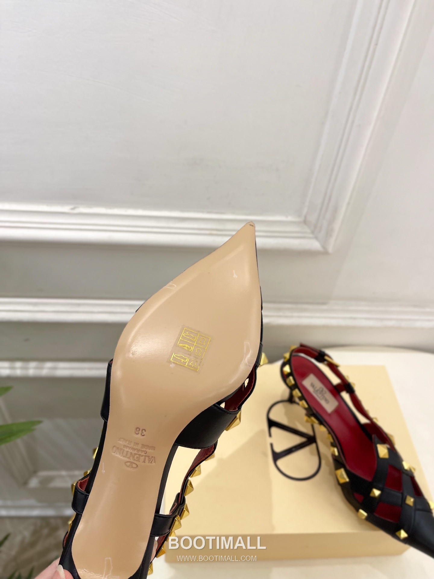 Valentino Garavani Studdy Roman Stud V Logo Buckle Ankle Strap Pointed Toe High Heel Sandals 발렌티노 가라바니 스터디 로만 스터드 V 로고 버클 앵클 스트랩 포인티드 토 하이힐 샌들 9