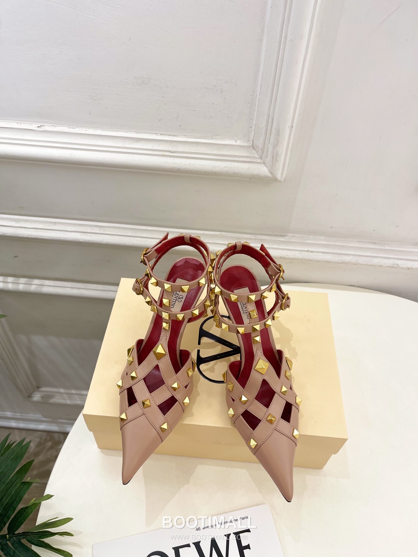 Valentino Garavani Studdy Roman Stud V Logo Buckle Ankle Strap Pointed Toe High Heel Sandals 발렌티노 가라바니 스터디 로만 스터드 V 로고 버클 앵클 스트랩 포인티드 토 하이힐 샌들 1