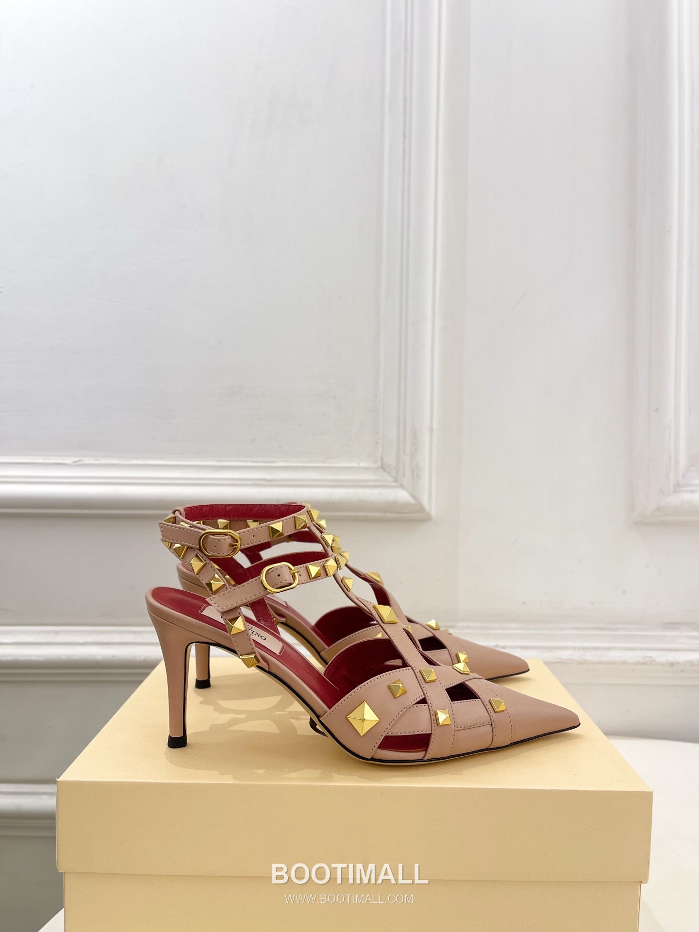 Valentino Garavani Studdy Roman Stud V Logo Buckle Ankle Strap Pointed Toe High Heel Sandals 발렌티노 가라바니 스터디 로만 스터드 V 로고 버클 앵클 스트랩 포인티드 토 하이힐 샌들 2