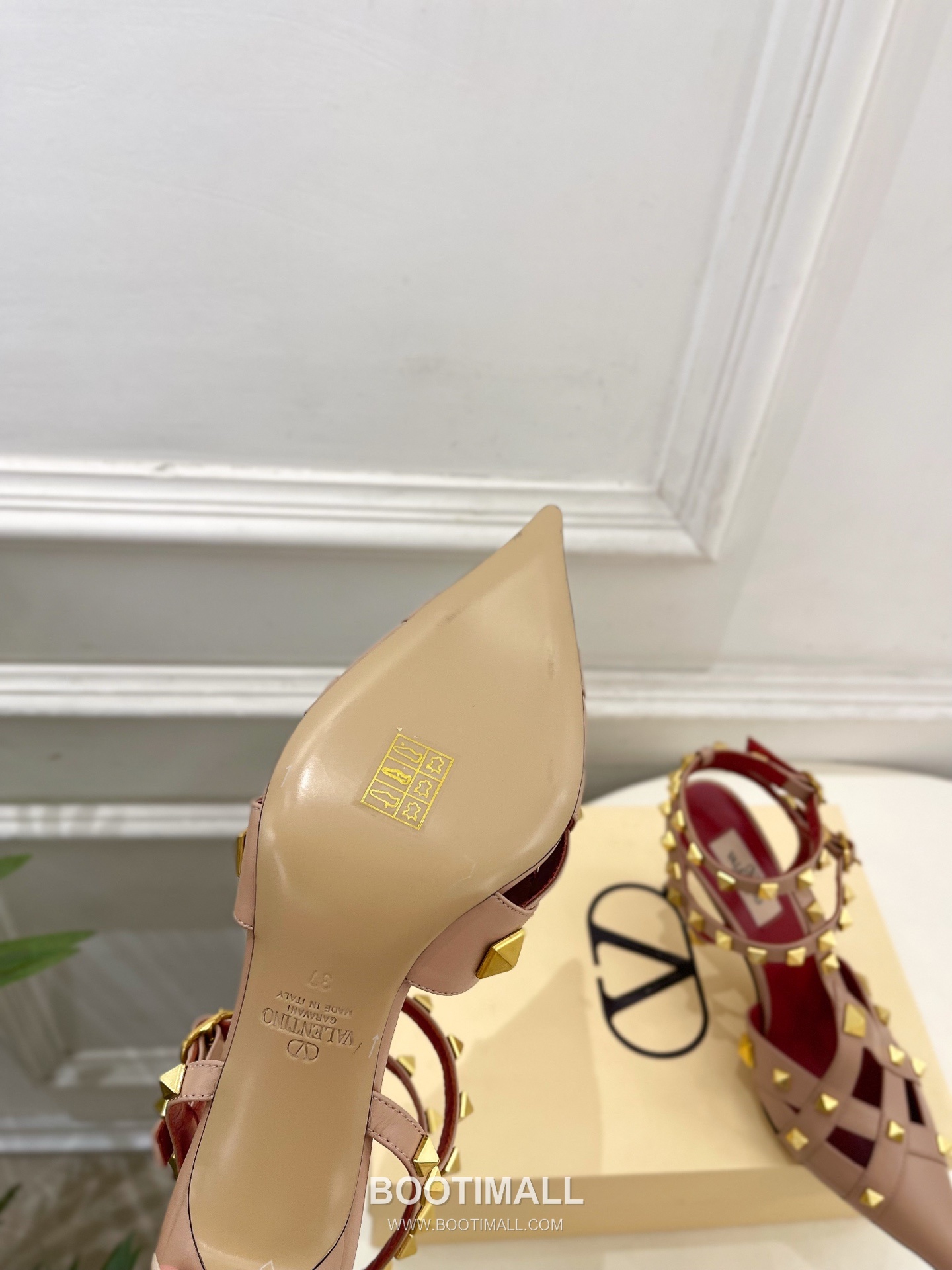 Valentino Garavani Studdy Roman Stud V Logo Buckle Ankle Strap Pointed Toe High Heel Sandals 발렌티노 가라바니 스터디 로만 스터드 V 로고 버클 앵클 스트랩 포인티드 토 하이힐 샌들 9