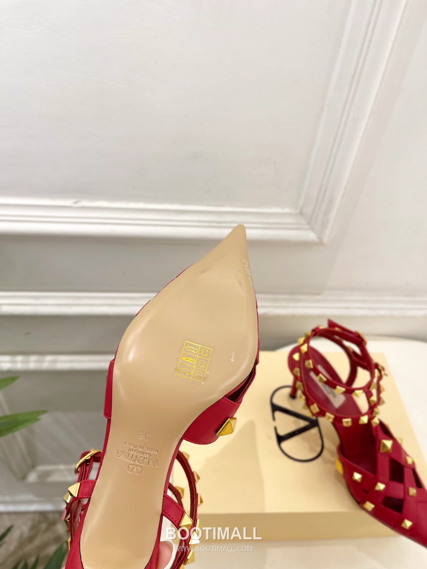 Valentino Garavani Studdy Roman Stud V Logo Buckle Ankle Strap Pointed Toe High Heel Sandals 발렌티노 가라바니 스터디 로만 스터드 V 로고 버클 앵클 스트랩 포인티드 토 하이힐 샌들 9