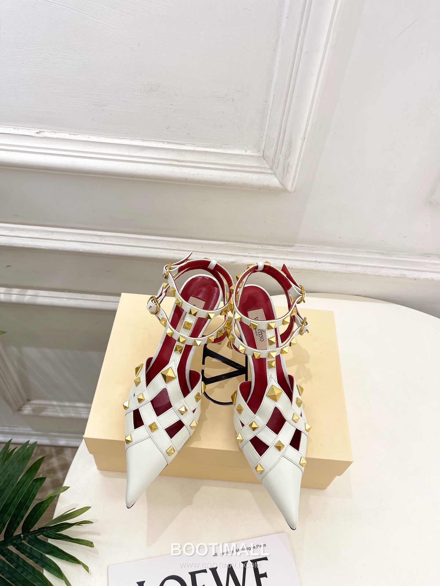 Valentino Garavani Studdy Roman Stud V Logo Buckle Ankle Strap Pointed Toe High Heel Sandals 발렌티노 가라바니 스터디 로만 스터드 V 로고 버클 앵클 스트랩 포인티드 토 하이힐 샌들 1