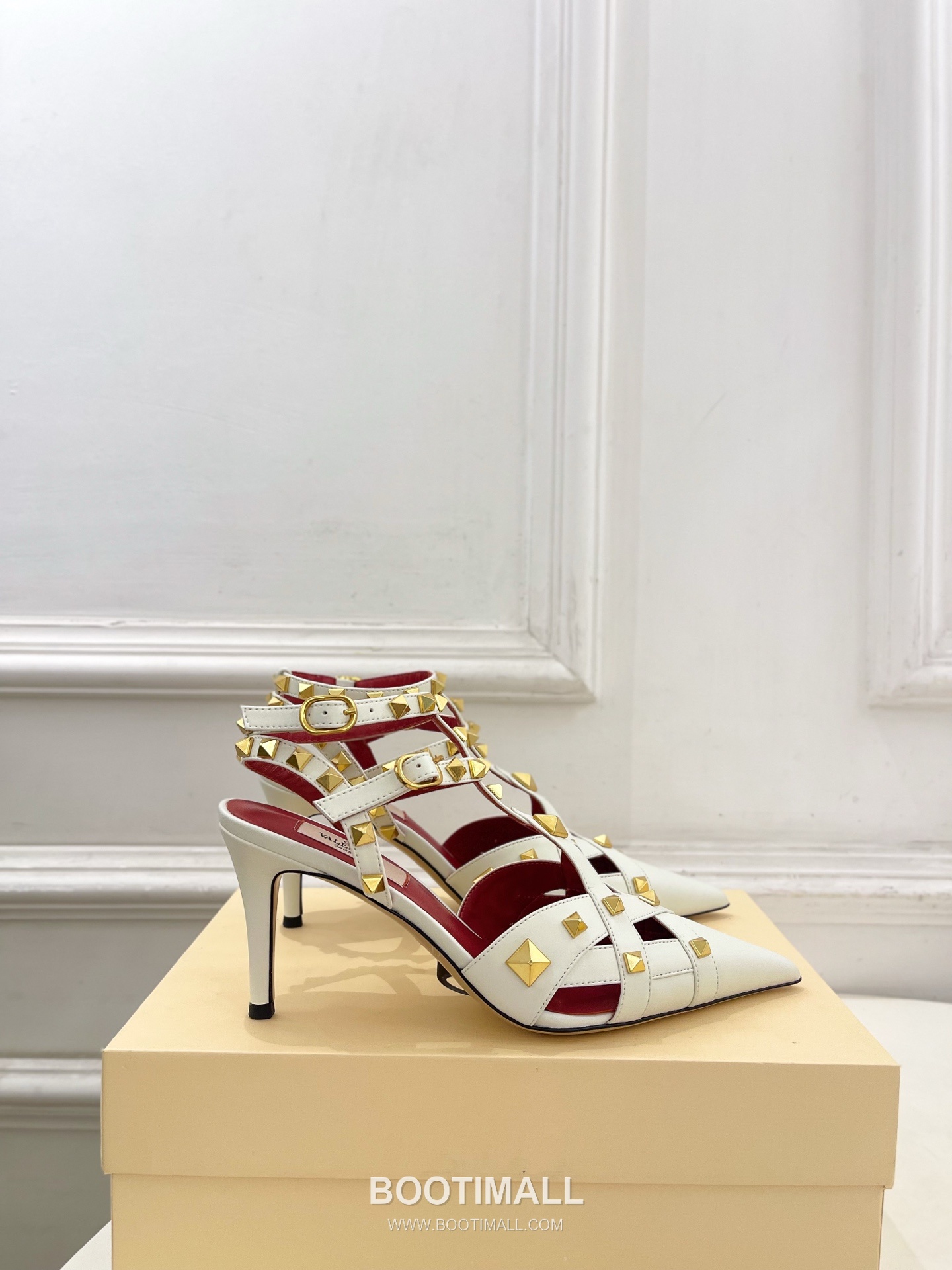 Valentino Garavani Studdy Roman Stud V Logo Buckle Ankle Strap Pointed Toe High Heel Sandals 발렌티노 가라바니 스터디 로만 스터드 V 로고 버클 앵클 스트랩 포인티드 토 하이힐 샌들 2