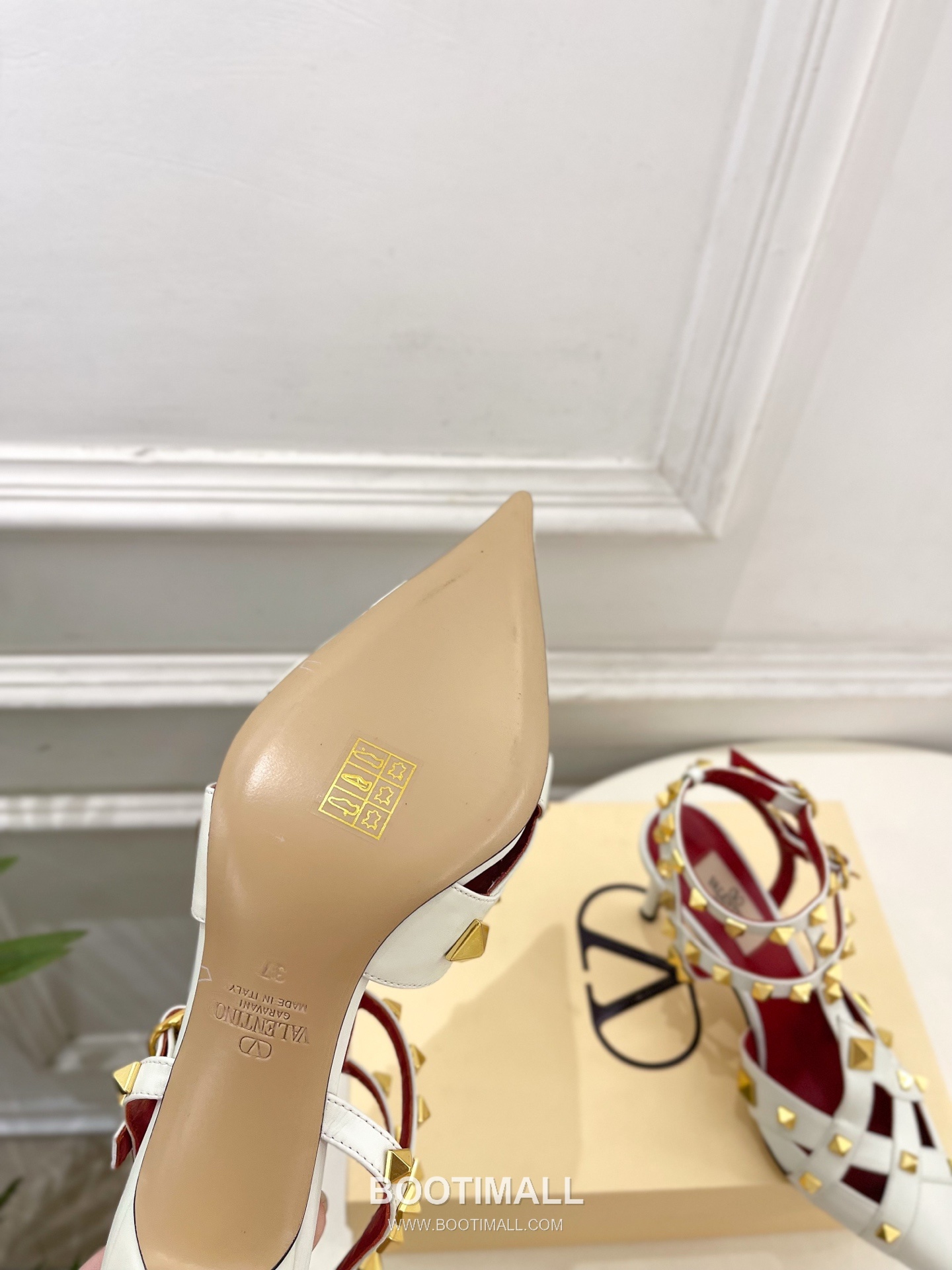 Valentino Garavani Studdy Roman Stud V Logo Buckle Ankle Strap Pointed Toe High Heel Sandals 발렌티노 가라바니 스터디 로만 스터드 V 로고 버클 앵클 스트랩 포인티드 토 하이힐 샌들 9