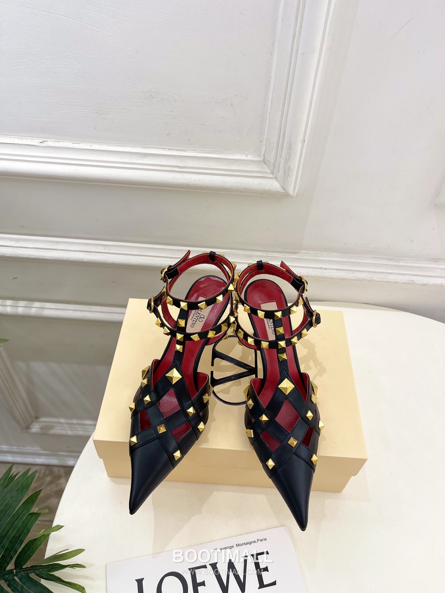 Valentino Garavani Studdy Roman Stud V Logo Buckle Ankle Strap Pointed Toe High Heel Sandals 발렌티노 가라바니 스터디 로만 스터드 V 로고 버클 앵클 스트랩 포인티드 토 하이힐 샌들 1