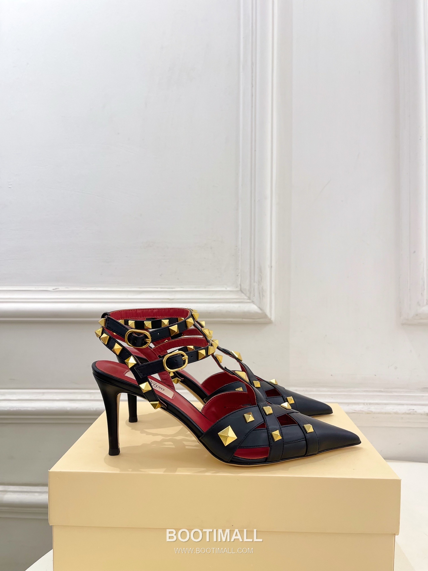 Valentino Garavani Studdy Roman Stud V Logo Buckle Ankle Strap Pointed Toe High Heel Sandals 발렌티노 가라바니 스터디 로만 스터드 V 로고 버클 앵클 스트랩 포인티드 토 하이힐 샌들 2