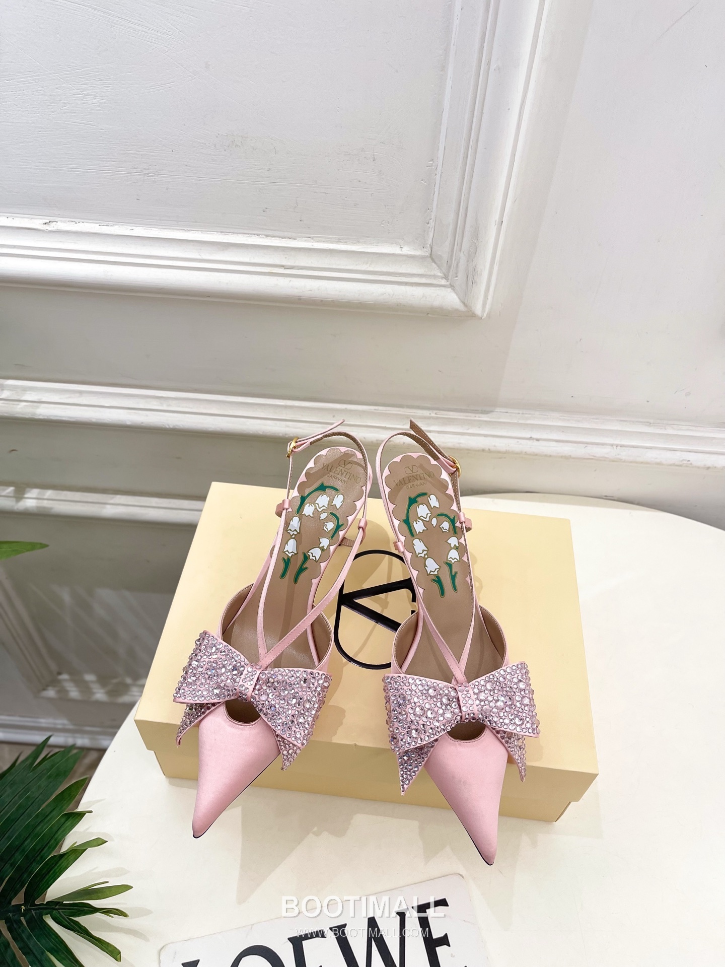 Valentino Garavani Bowow Crystal Butterfly Bow Slingback Pointed Toe Silk Satin High Heels 발렌티노 가라바니 보우와우 크리스탈 나비 리본 슬링백 포인티드 토 실크 새틴 하이힐 1