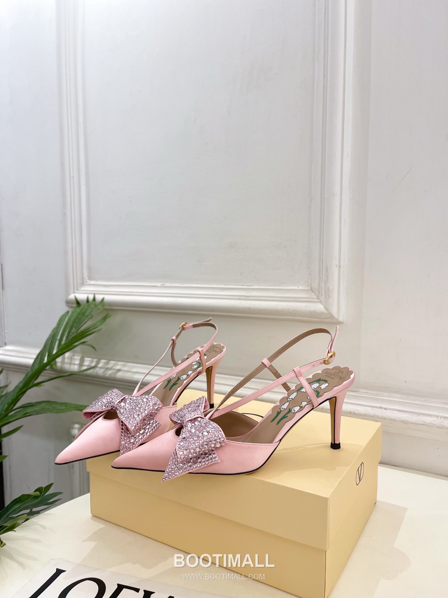 Valentino Garavani Bowow Crystal Butterfly Bow Slingback Pointed Toe Silk Satin High Heels 발렌티노 가라바니 보우와우 크리스탈 나비 리본 슬링백 포인티드 토 실크 새틴 하이힐 3