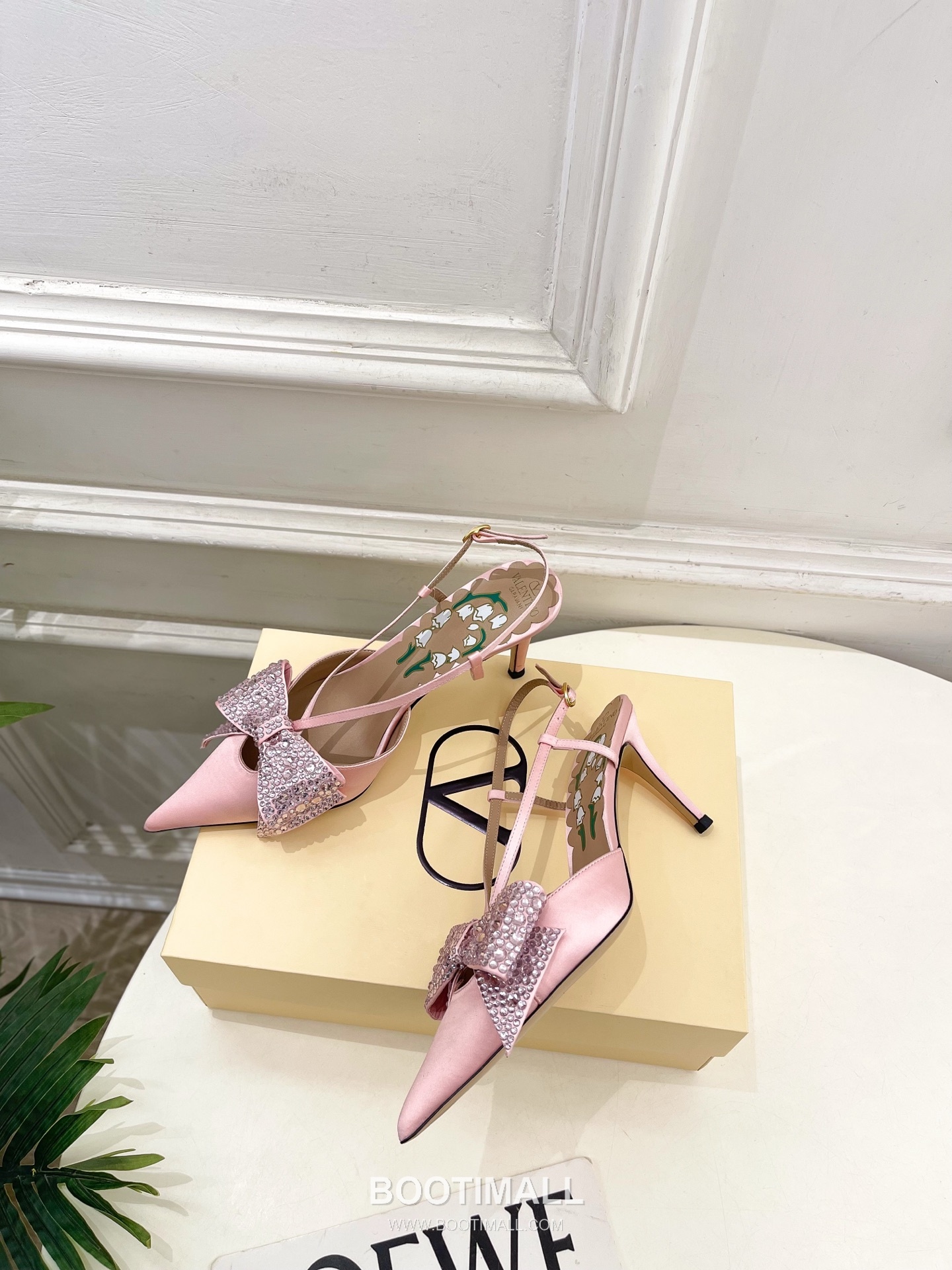 Valentino Garavani Bowow Crystal Butterfly Bow Slingback Pointed Toe Silk Satin High Heels 발렌티노 가라바니 보우와우 크리스탈 나비 리본 슬링백 포인티드 토 실크 새틴 하이힐 5