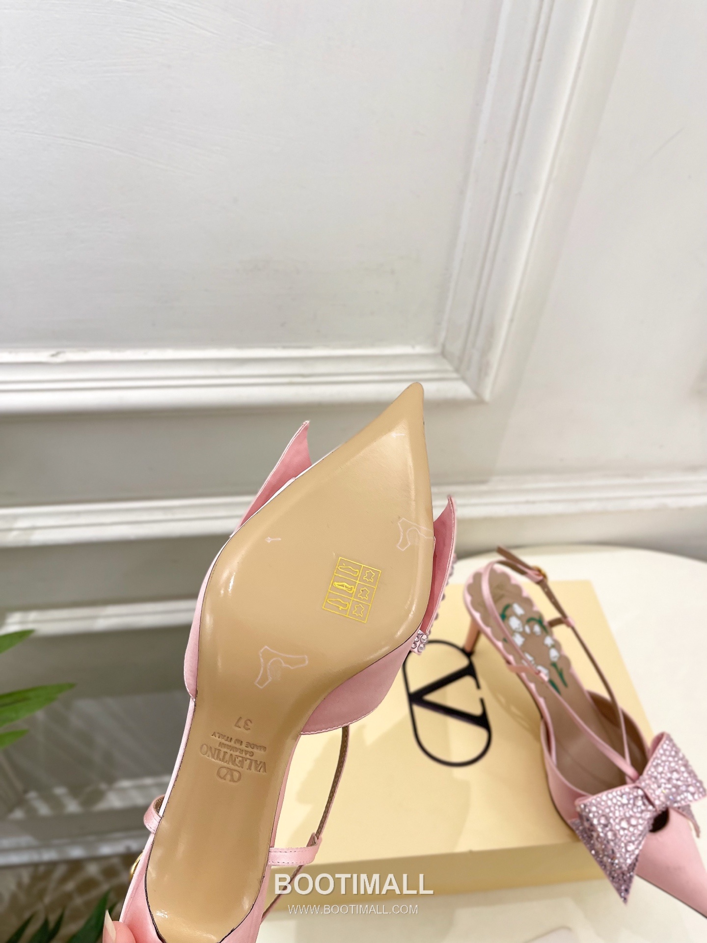 Valentino Garavani Bowow Crystal Butterfly Bow Slingback Pointed Toe Silk Satin High Heels 발렌티노 가라바니 보우와우 크리스탈 나비 리본 슬링백 포인티드 토 실크 새틴 하이힐 9