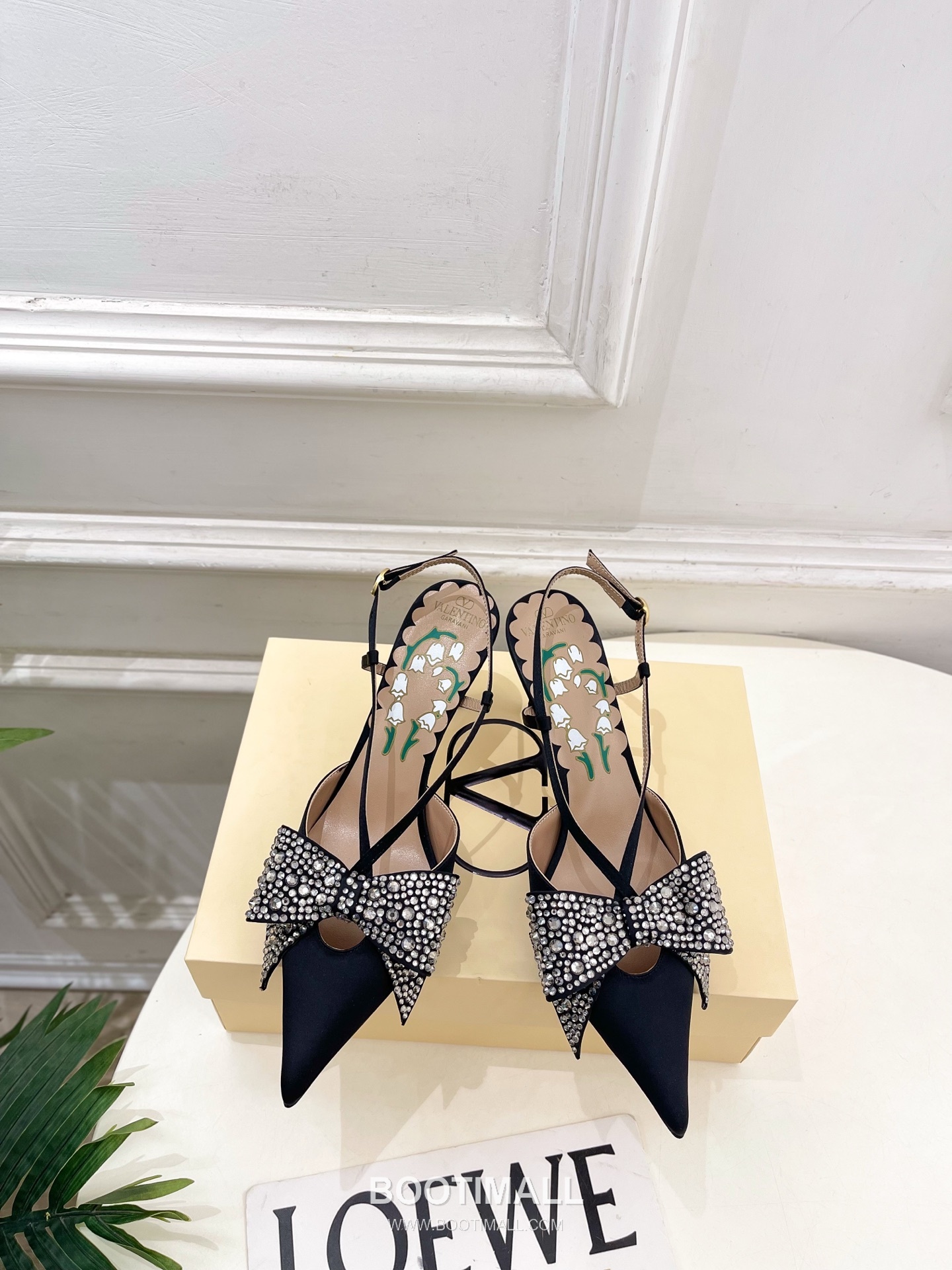 Valentino Garavani Bowow Crystal Butterfly Bow Slingback Pointed Toe Silk Satin High Heels 발렌티노 가라바니 보우와우 크리스탈 나비 리본 슬링백 포인티드 토 실크 새틴 하이힐 1