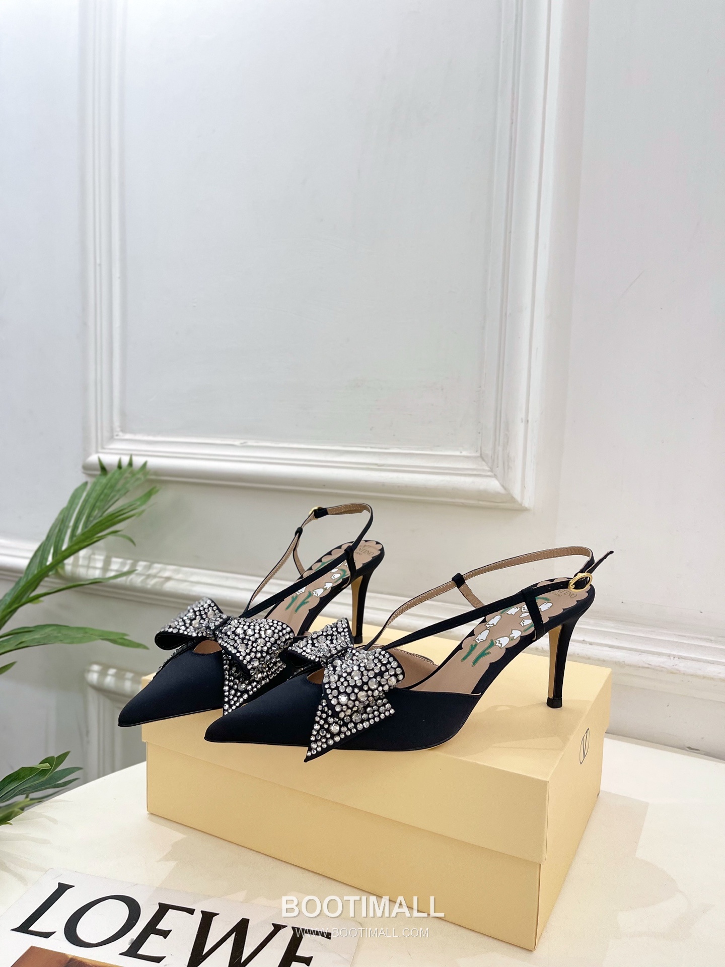 Valentino Garavani Bowow Crystal Butterfly Bow Slingback Pointed Toe Silk Satin High Heels 발렌티노 가라바니 보우와우 크리스탈 나비 리본 슬링백 포인티드 토 실크 새틴 하이힐 3