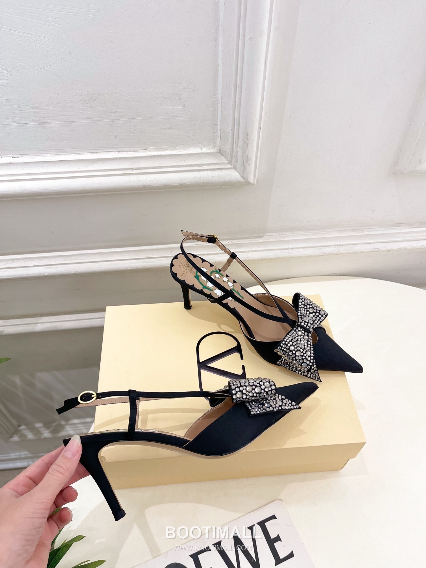 Valentino Garavani Bowow Crystal Butterfly Bow Slingback Pointed Toe Silk Satin High Heels 발렌티노 가라바니 보우와우 크리스탈 나비 리본 슬링백 포인티드 토 실크 새틴 하이힐 4